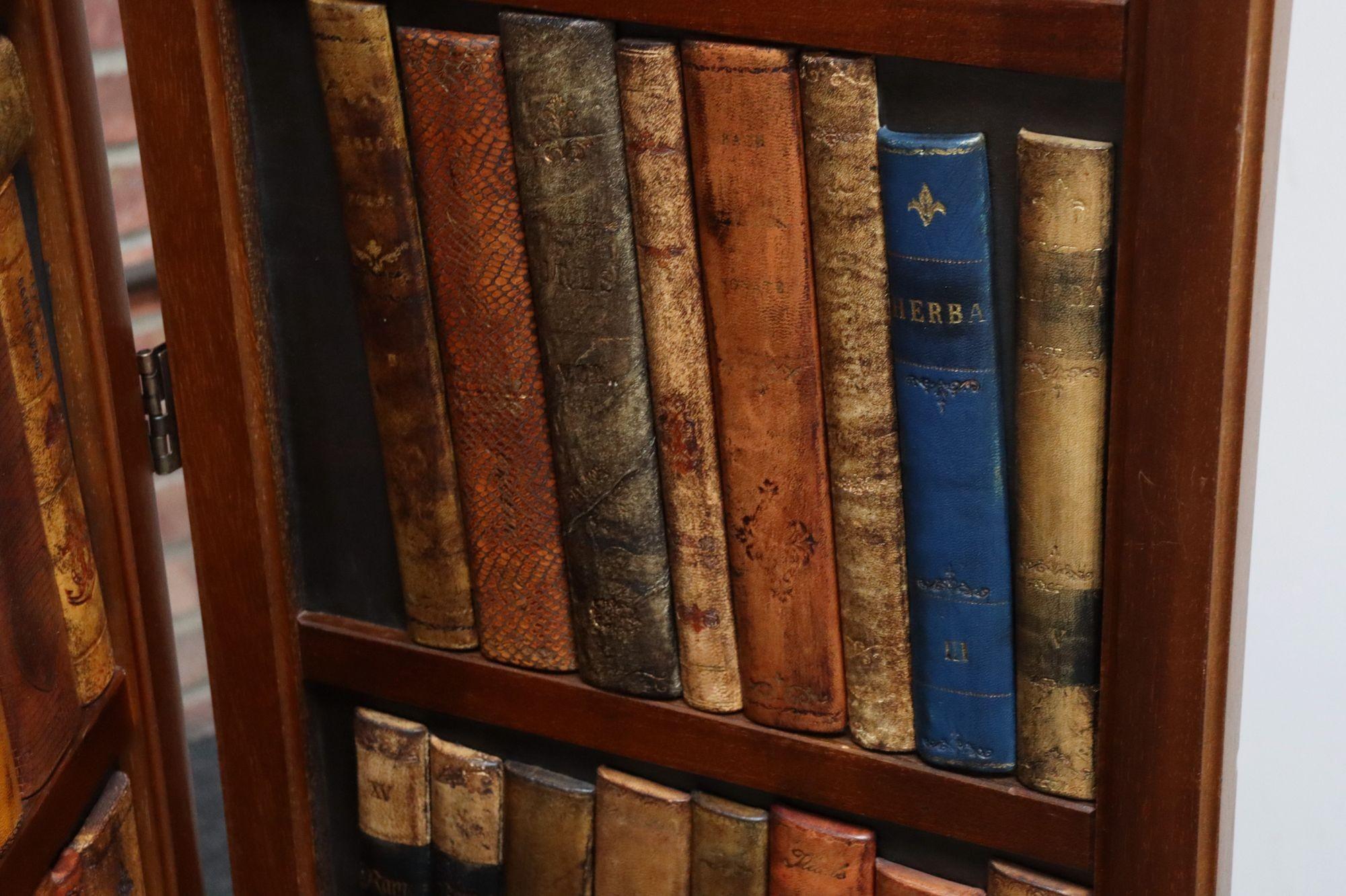 Vintage Italian Trompe L'Oeil Leather Book Library Folding Screen by Sarreid en vente 5