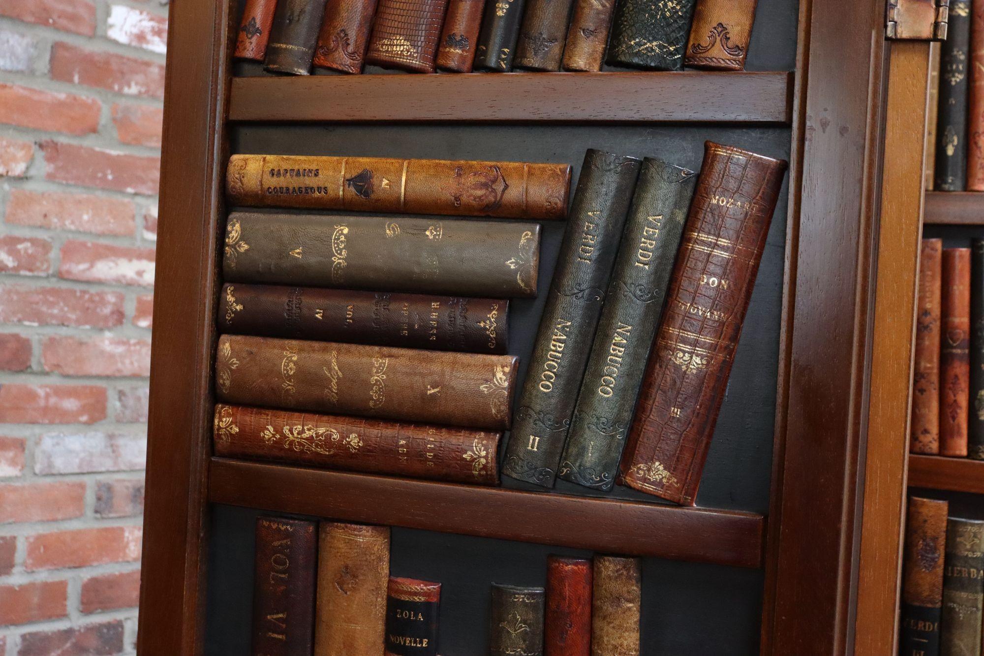Vintage Italian Trompe L'Oeil Leather Book Library Folding Screen by Sarreid en vente 6