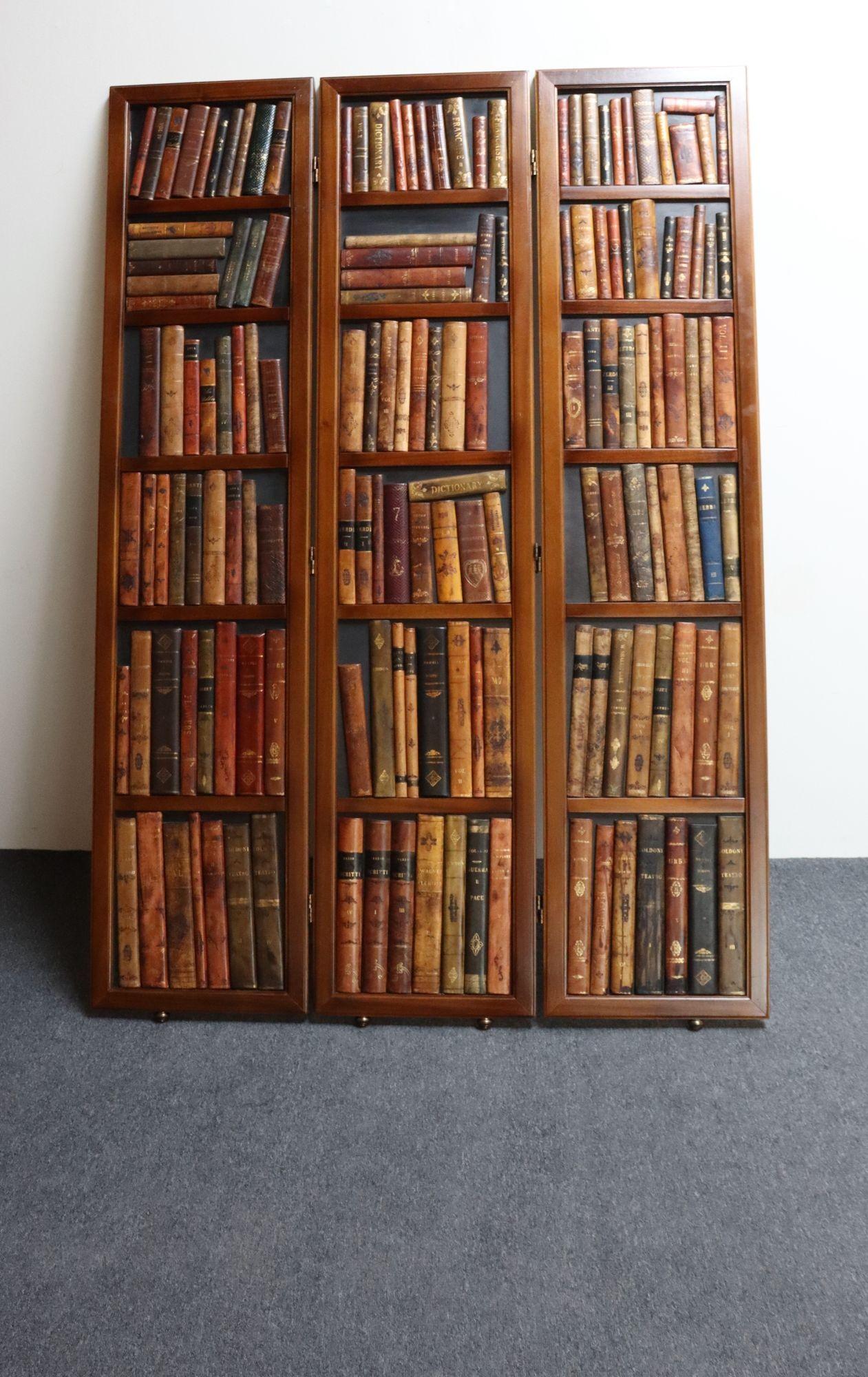 Vintage Italian Trompe L'Oeil Leather Book Library Folding Screen by Sarreid Bon état - En vente à Brooklyn, NY