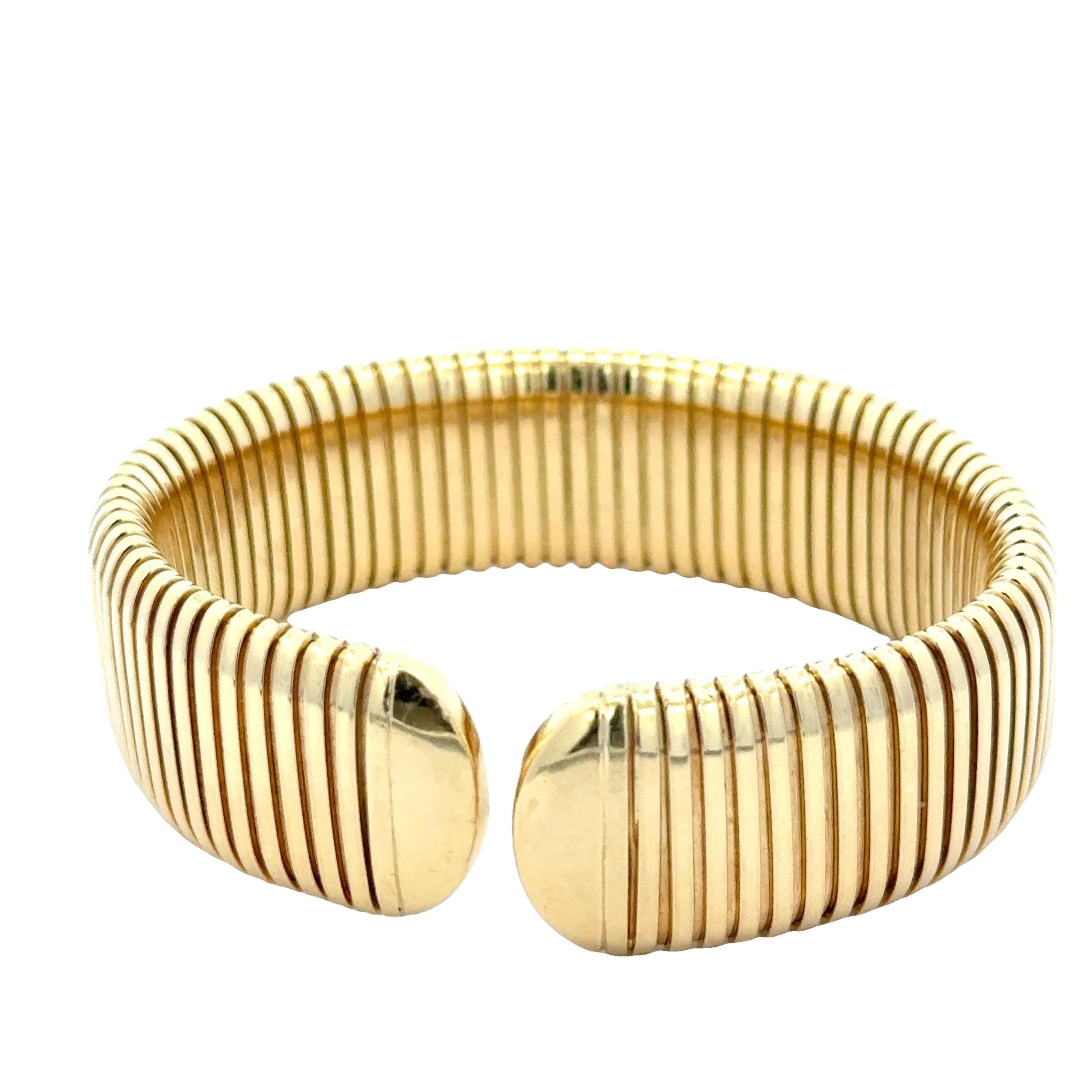 Vintage Italian Tubogas Cuff Bracelet en or jaune 18K, 65 Grammes Excellent état - En vente à Miami, FL