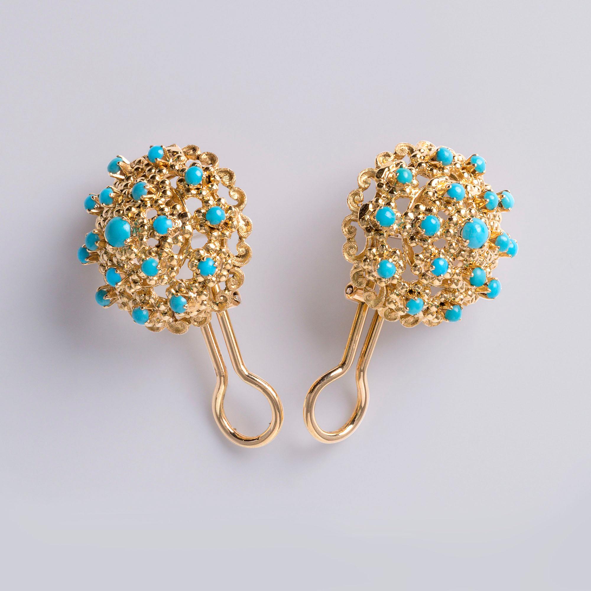 Vibrante glamour d'epoca - Orecchini da cocktail a grappolo in oro 18 carati con turchese

Questi favolosi orecchini a grappolo di turchese sono una dichiarazione audace e lussuosa. Realizzati in oro giallo 18 carati dalle tonalità intense e con il