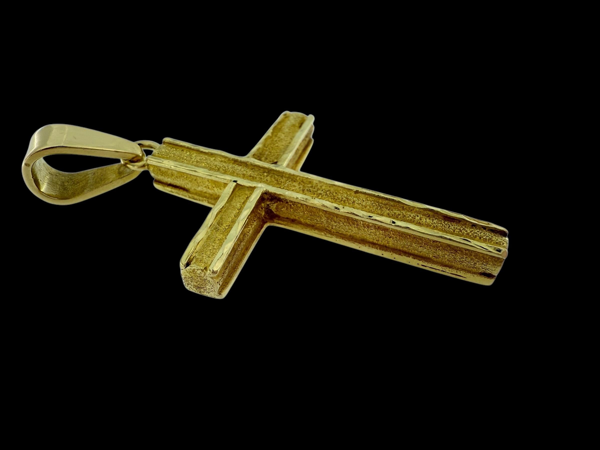 Vintage Italian Two Faced Yellow Gold Cross with Diamonds For Sale 8