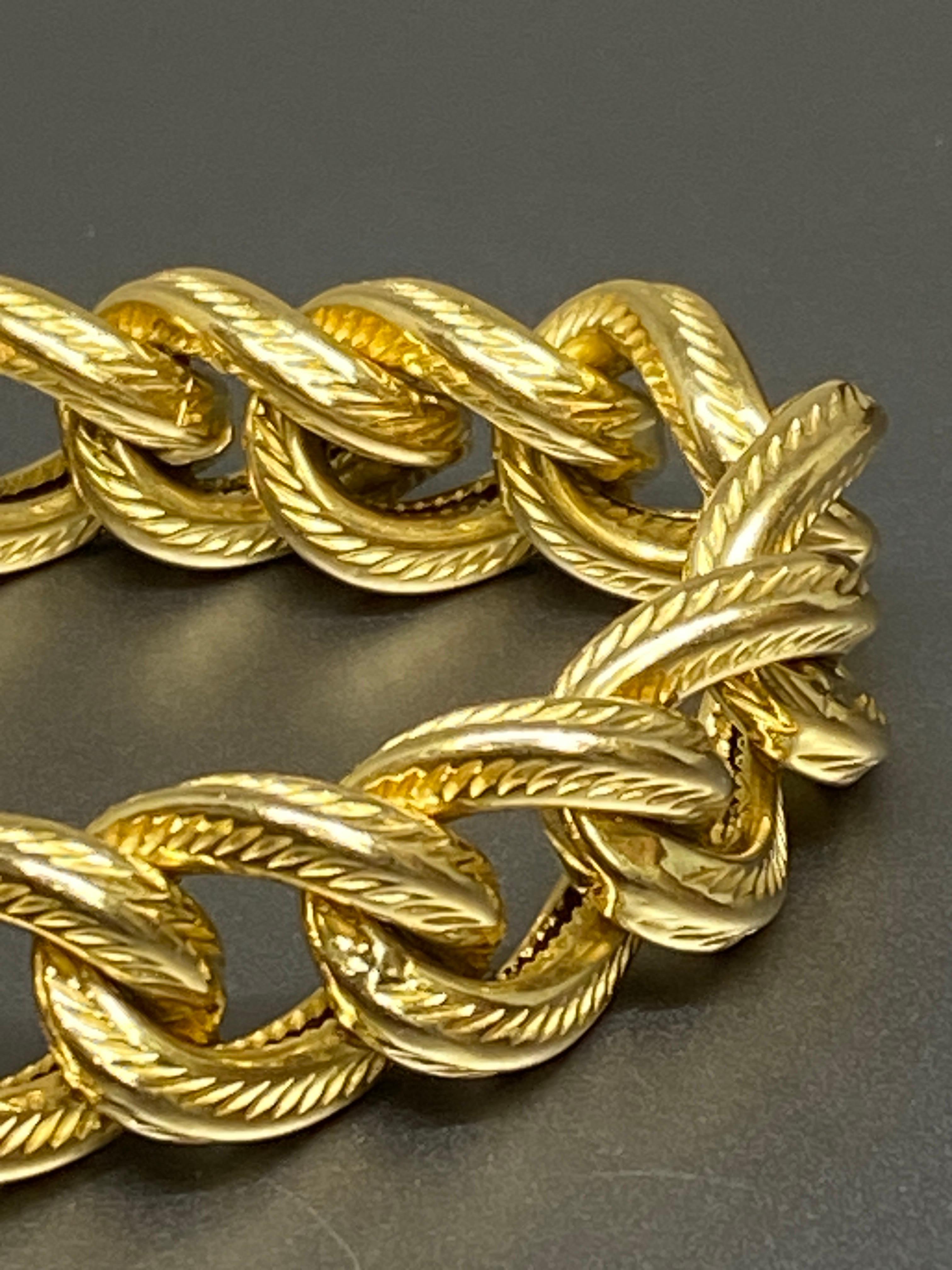 Vintage Italian Unisex 18k Yellow Gold Textured Curb Link Bracelet For Sale 5