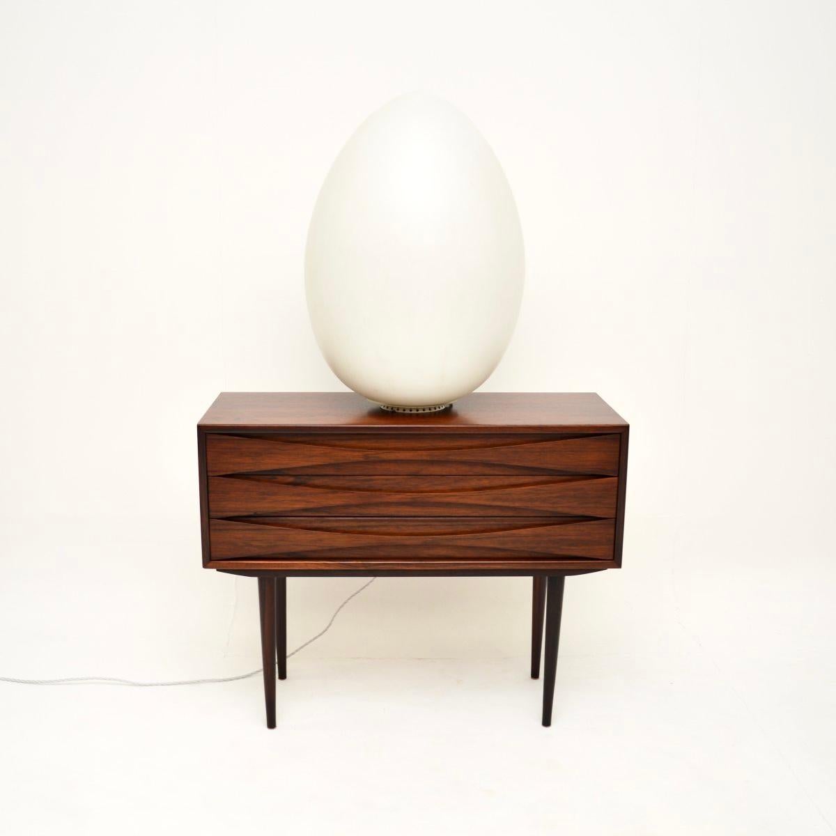 Mid-Century Modern Lampadaire italien Uovo de Ben Swildens pour Fontana Art
