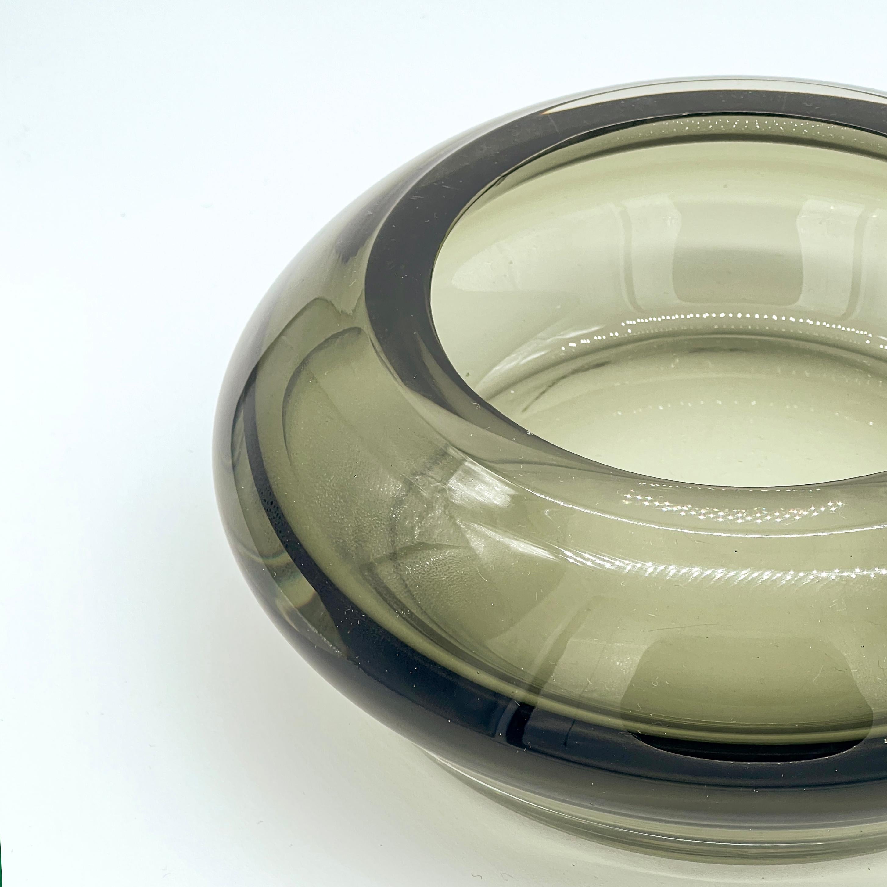Space Age Vintage Italian Valet Tray in vetro di Murano grigio spesso, Vide Poche dell'era A Space in vendita