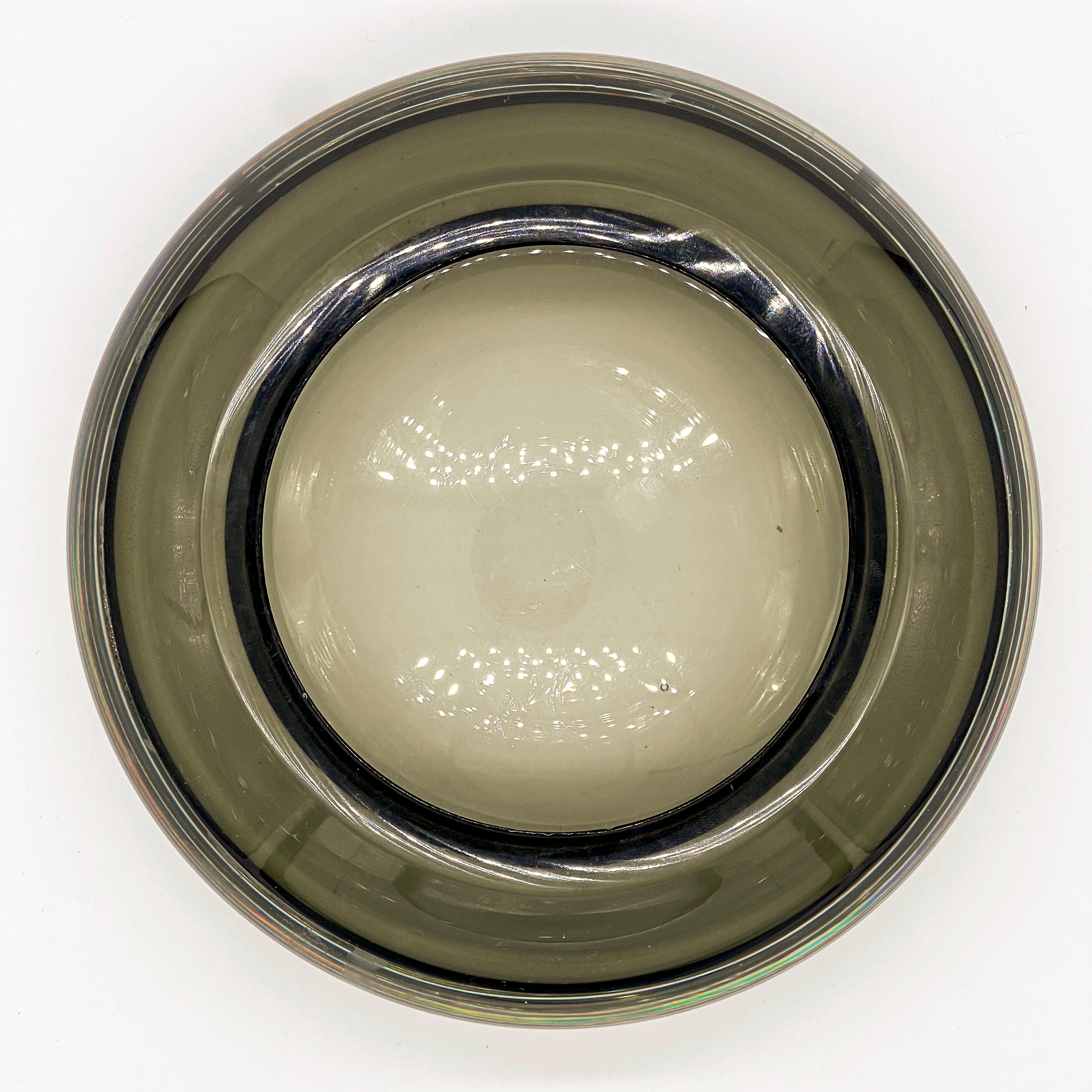 Italiano Vintage Italian Valet Tray in vetro di Murano grigio spesso, Vide Poche dell'era A Space in vendita