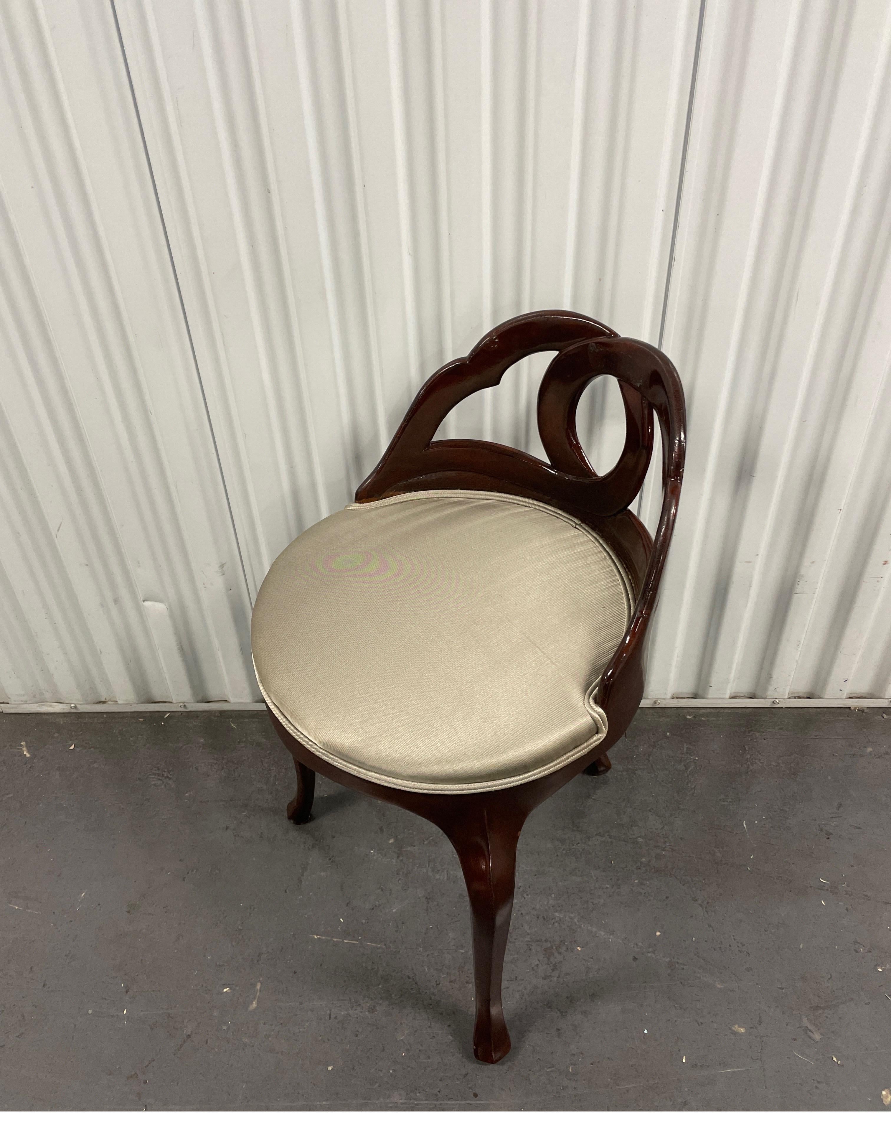 Hollywood Regency Italian vanity stool with silk upholstered seat on three cabriole legs.
