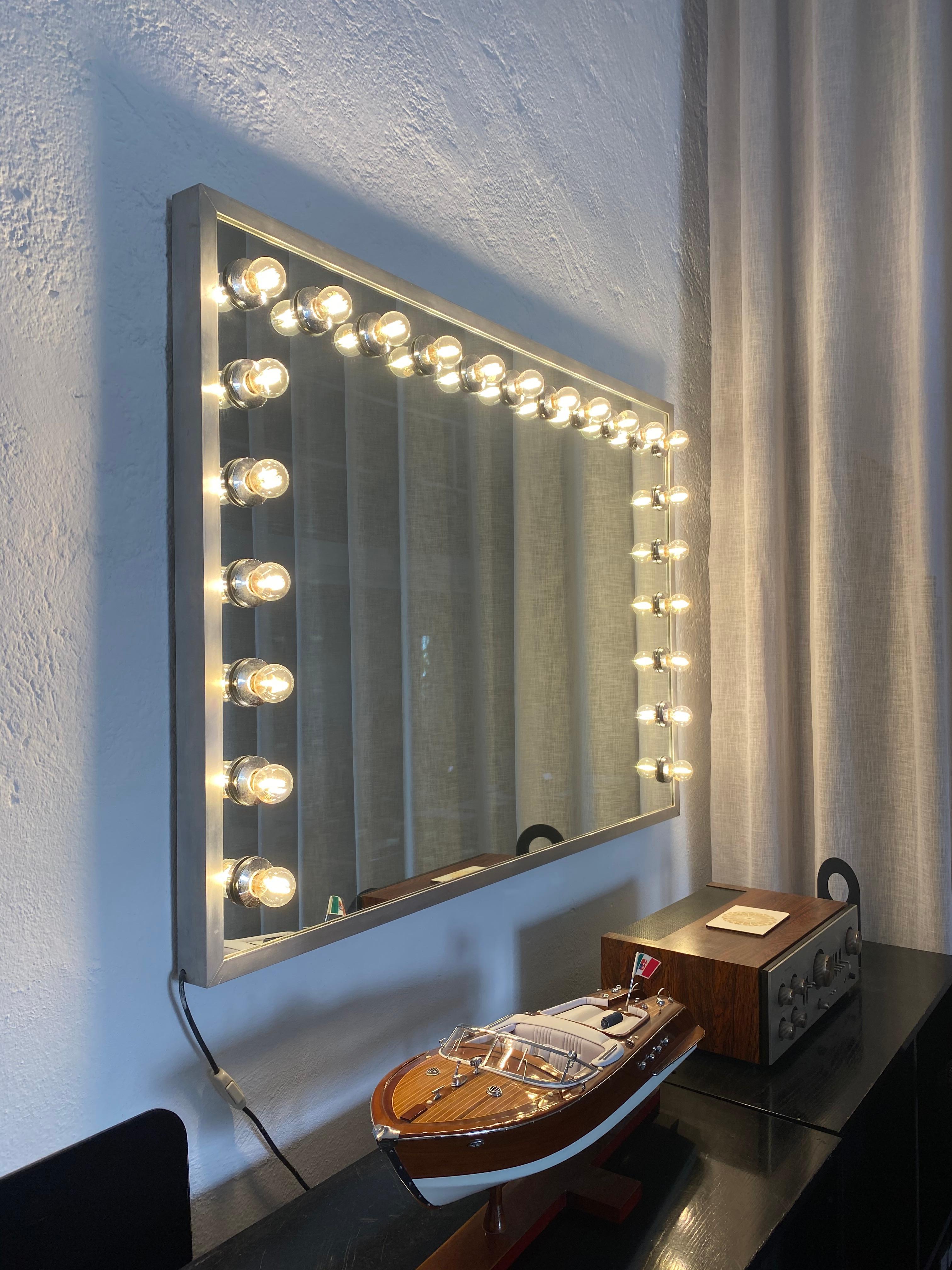 Espejo de tocador italiano vintage con luces finales del siglo XX en venta