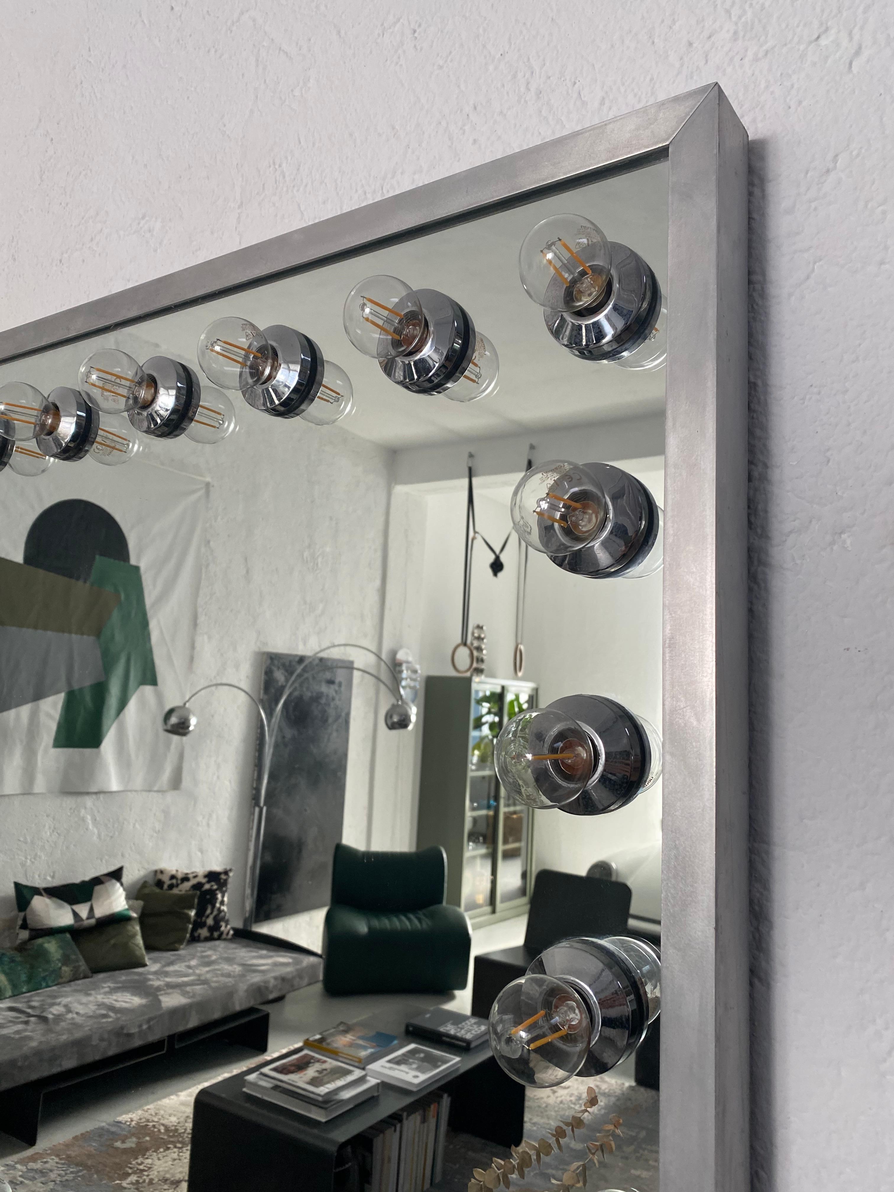 Espejo de tocador italiano vintage con luces en venta 2
