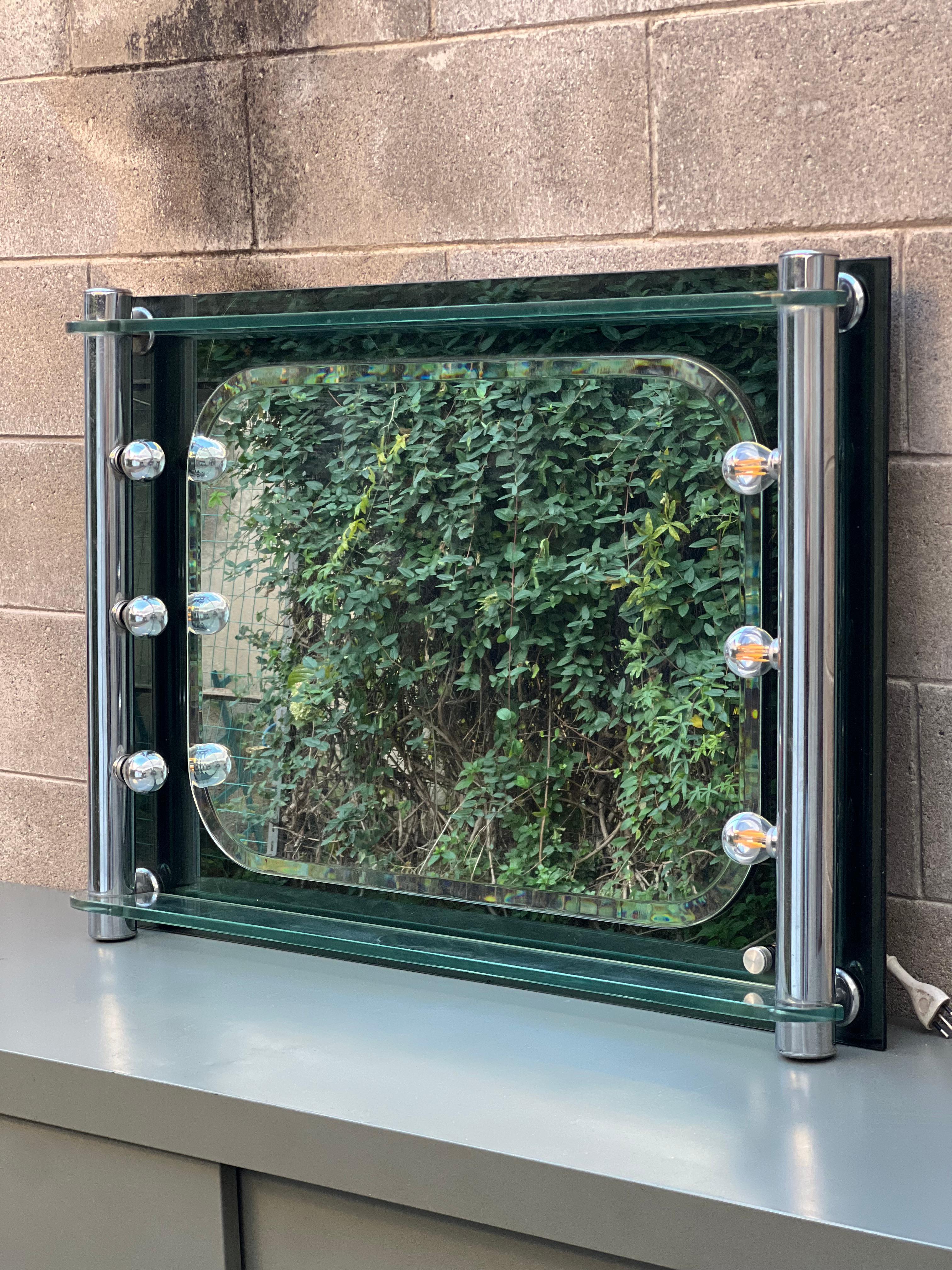 Vanity Mirror - Bathroom Mirror - Entryway Mirror 

Offered here is a vintage Italian vanity mirror, a small piece of art for your home, most likely from the 1970s, equipped with 6 lights mounted on 2 edges of the mirror. It is very large and
