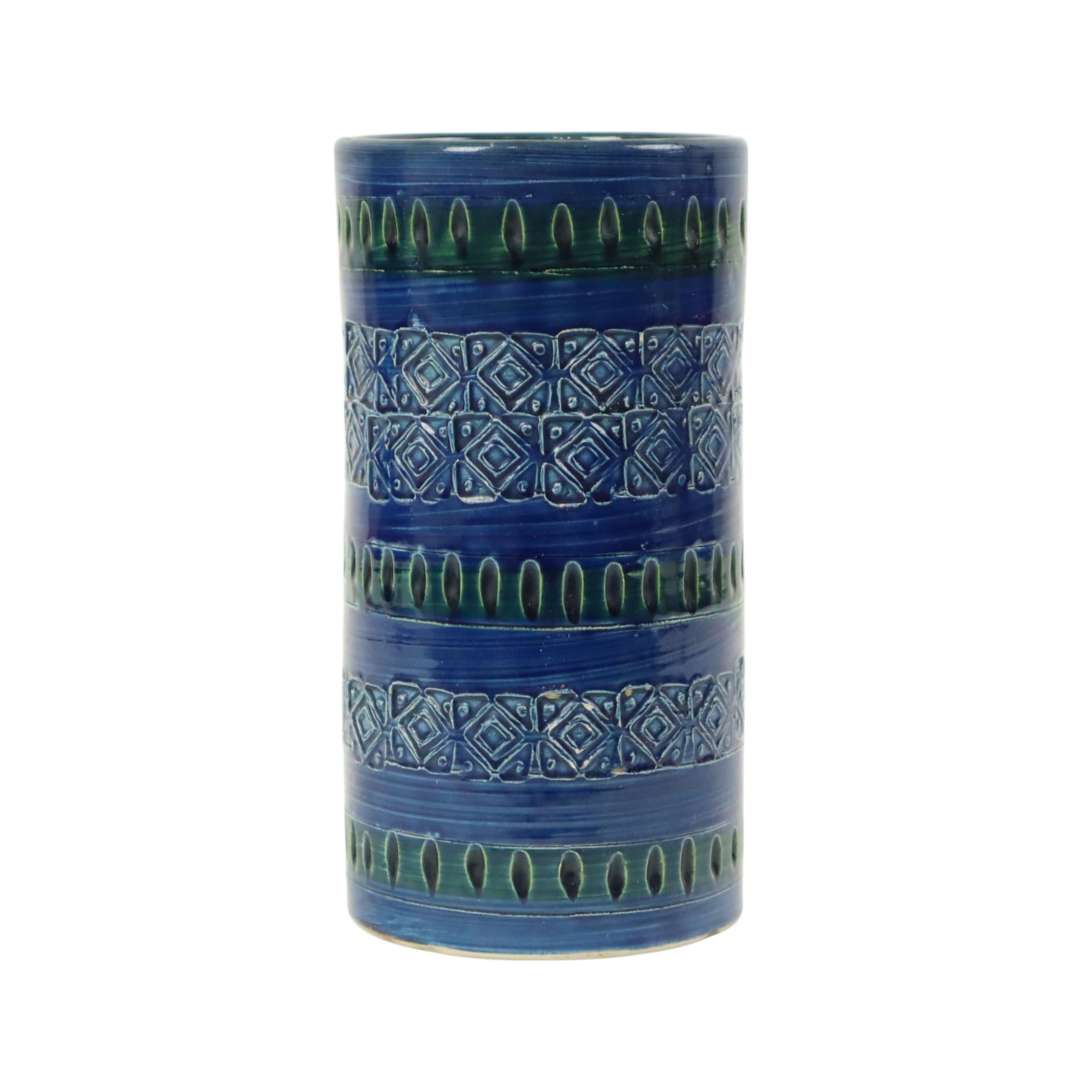 Vaso vintage in ceramica smaltata blu, di Ceramiche Minerva, Italia, anni '70.

Bel vaso cilindrico nello stile di Bitossi, con motivi geometrici in rilievo, blu chiaro e verde su sfondo blu scuro.

Questo vaso è in buone condizioni in base all'età