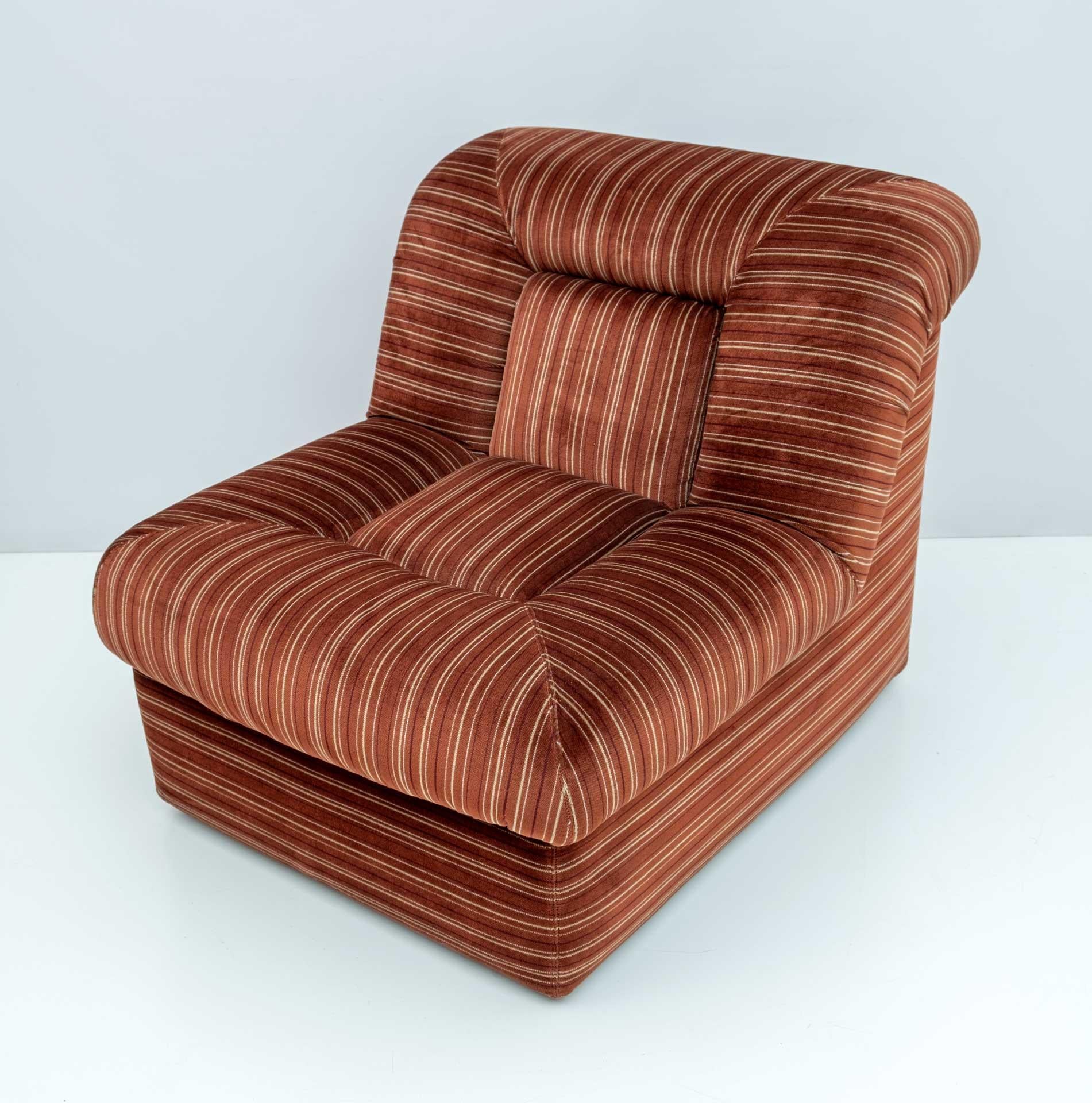 Cinq fauteuils et tables basses modulaires italiens vintage en velours, années 1970 en vente 4
