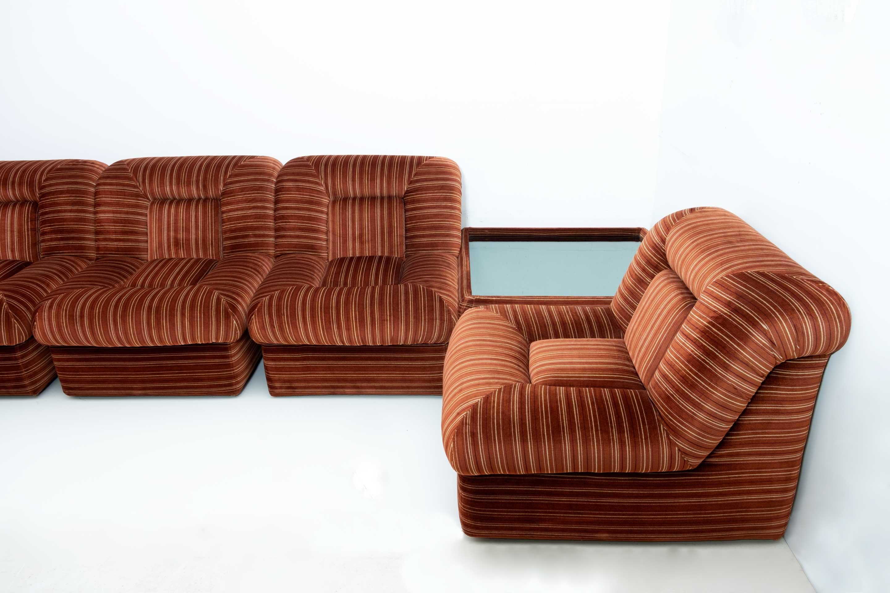 Vintage Italian Velvet Five Modular Armchairs and Coffee Table, 1970s For Sale 1