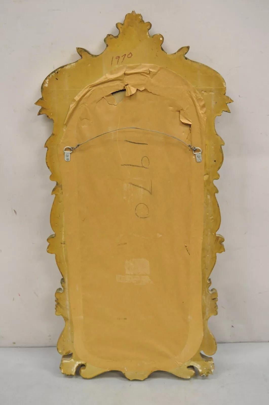 Specchio da parete rococò floreale dipinto in oro e crema in vendita 2