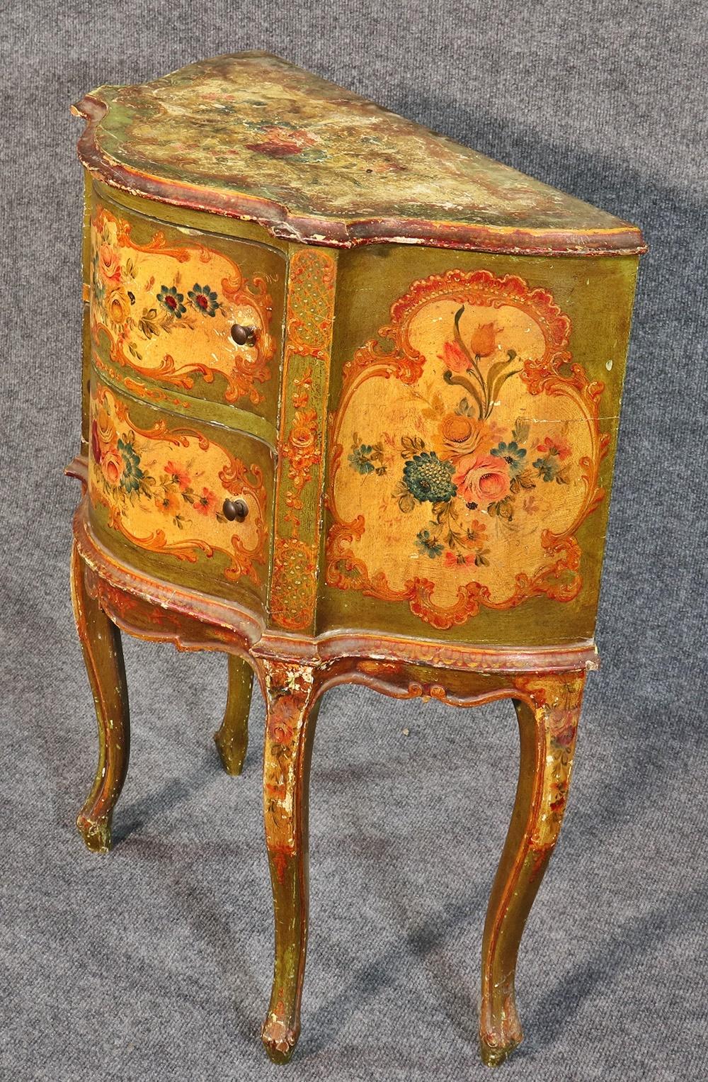 Mid-20th Century Vintage Italian Venetian Distressed Painted Nightstand End Table, circa 1930s