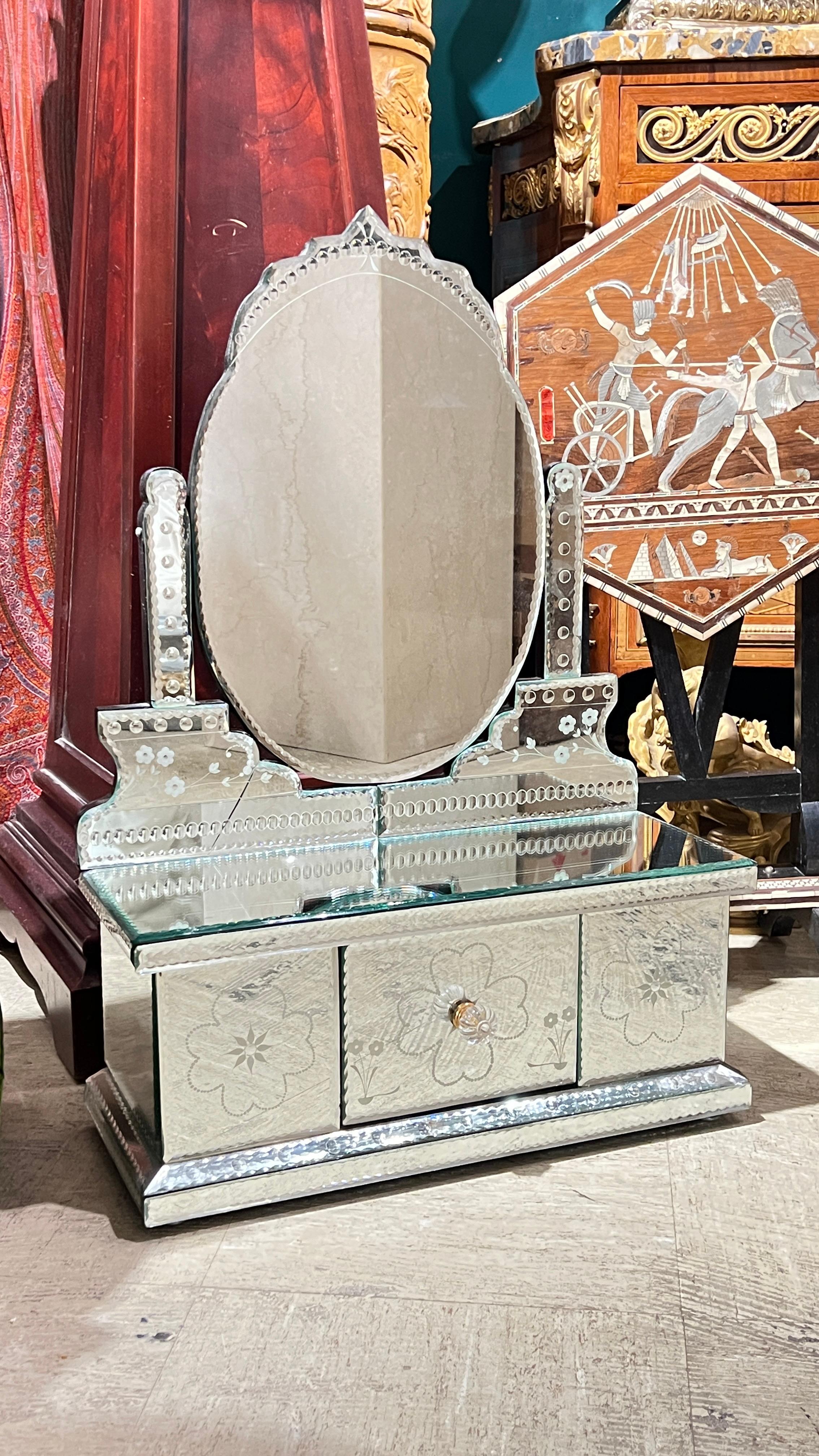Vintage Italian Venetian Engraved Vanity Mirror with Drawer For Sale 14