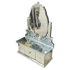 Vieux miroir de coiffeuse vénitien gravé italien avec tiroir