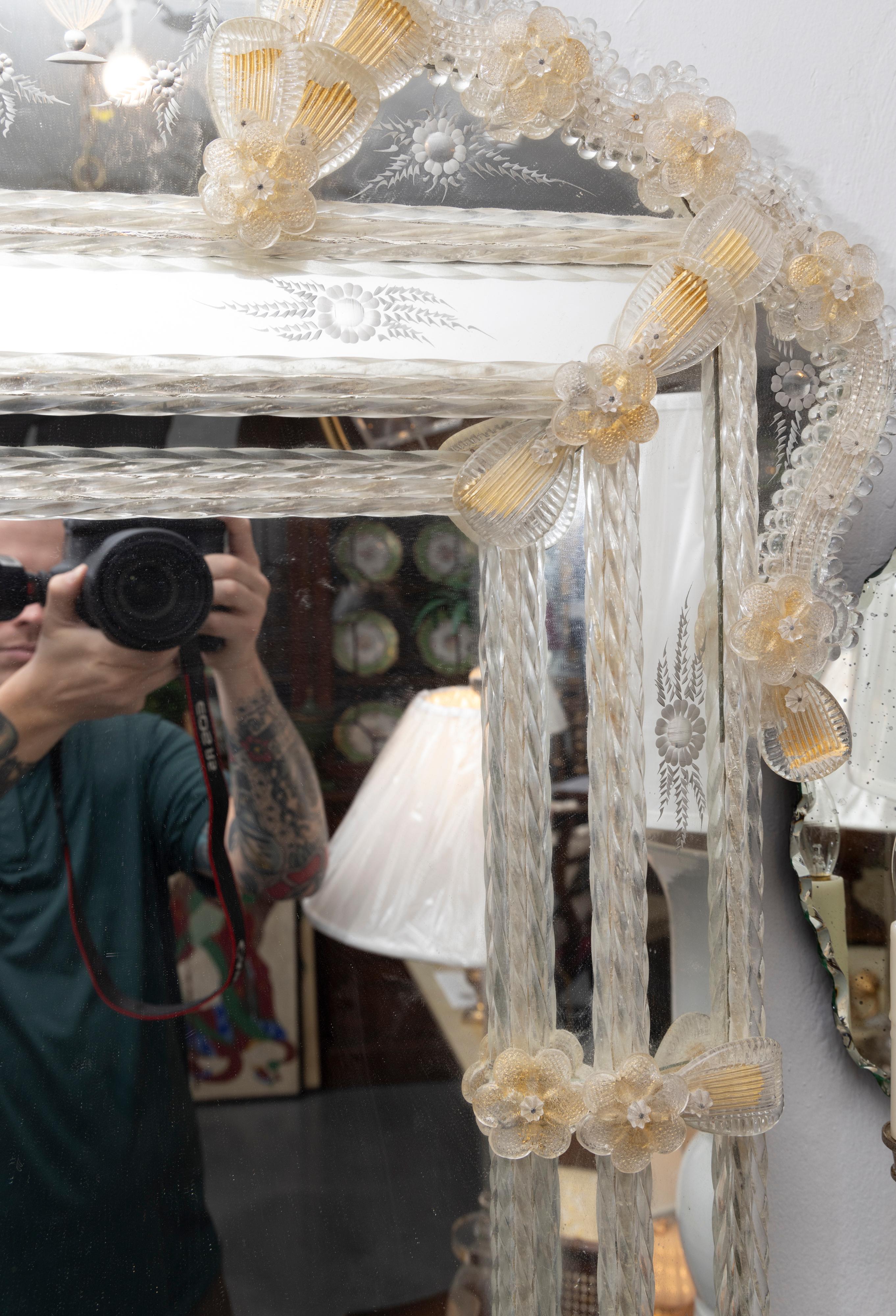 Buriné Miroir vénitien italien vintage en verre gravé en vente