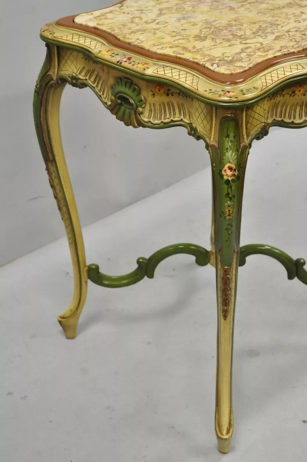 Vintage Italian Venetian French Louis XV Style Mesa de Lámpara con Tapa de Mármol Pintada en Bueno estado para la venta en Philadelphia, PA