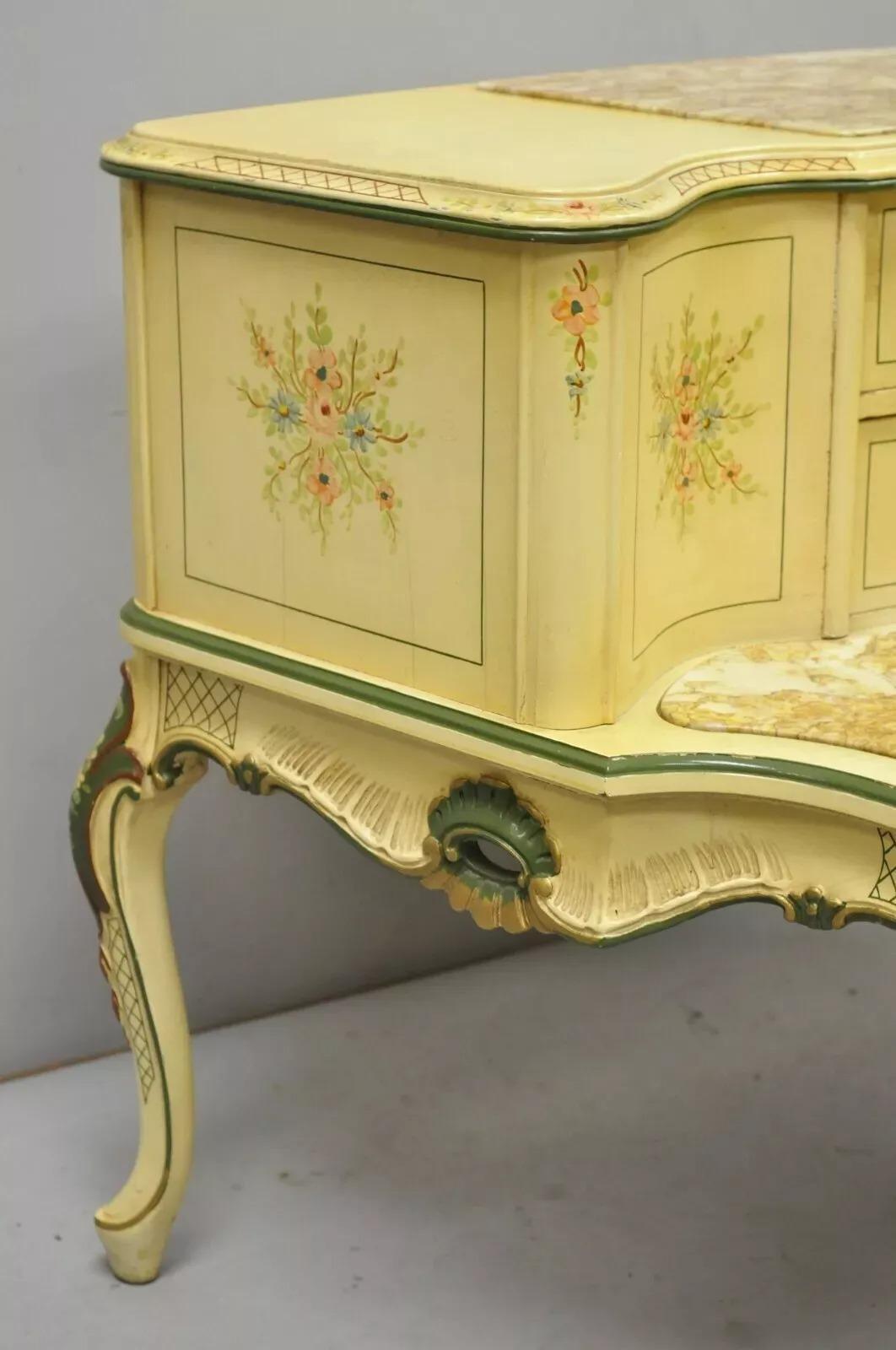 Italienischer venezianischer Beistelltisch im Louis-XV-Stil im Louis-XV-Stil mit bemalter Marmorplatte, Vintage (Unbekannt) im Angebot