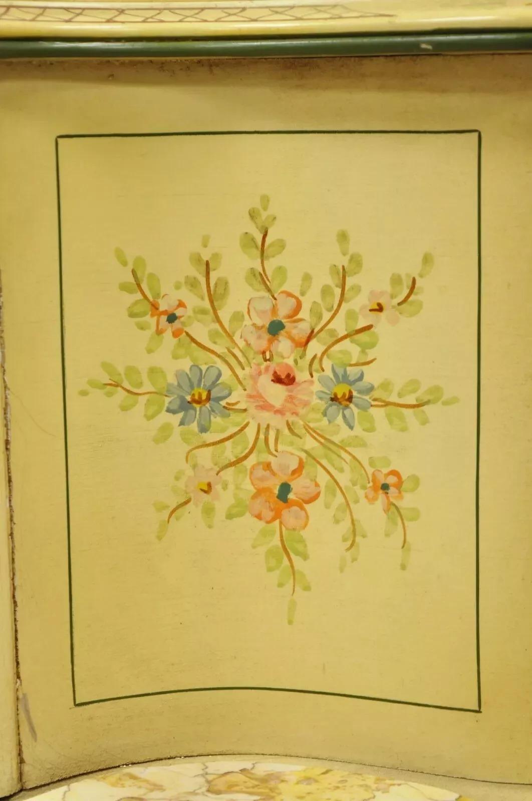 Italienischer venezianischer Beistelltisch im Louis-XV-Stil im Louis-XV-Stil mit bemalter Marmorplatte, Vintage im Zustand „Gut“ im Angebot in Philadelphia, PA