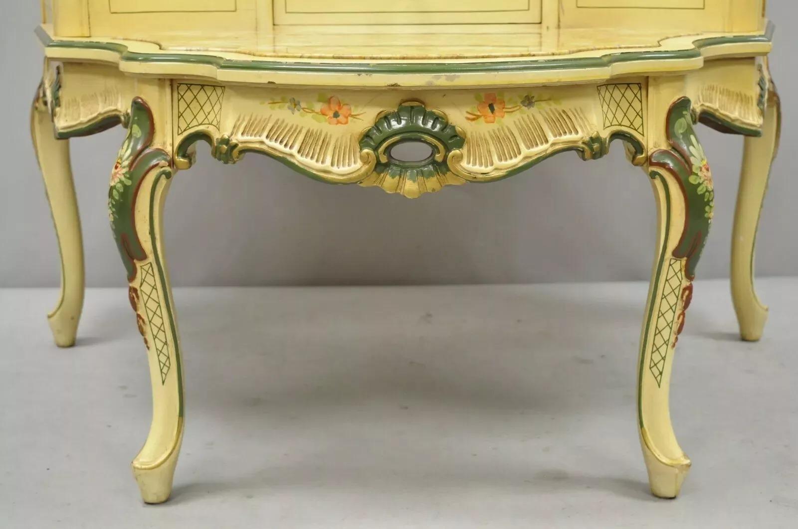 Italienischer venezianischer Beistelltisch im Louis-XV-Stil im Louis-XV-Stil mit bemalter Marmorplatte, Vintage im Angebot 3