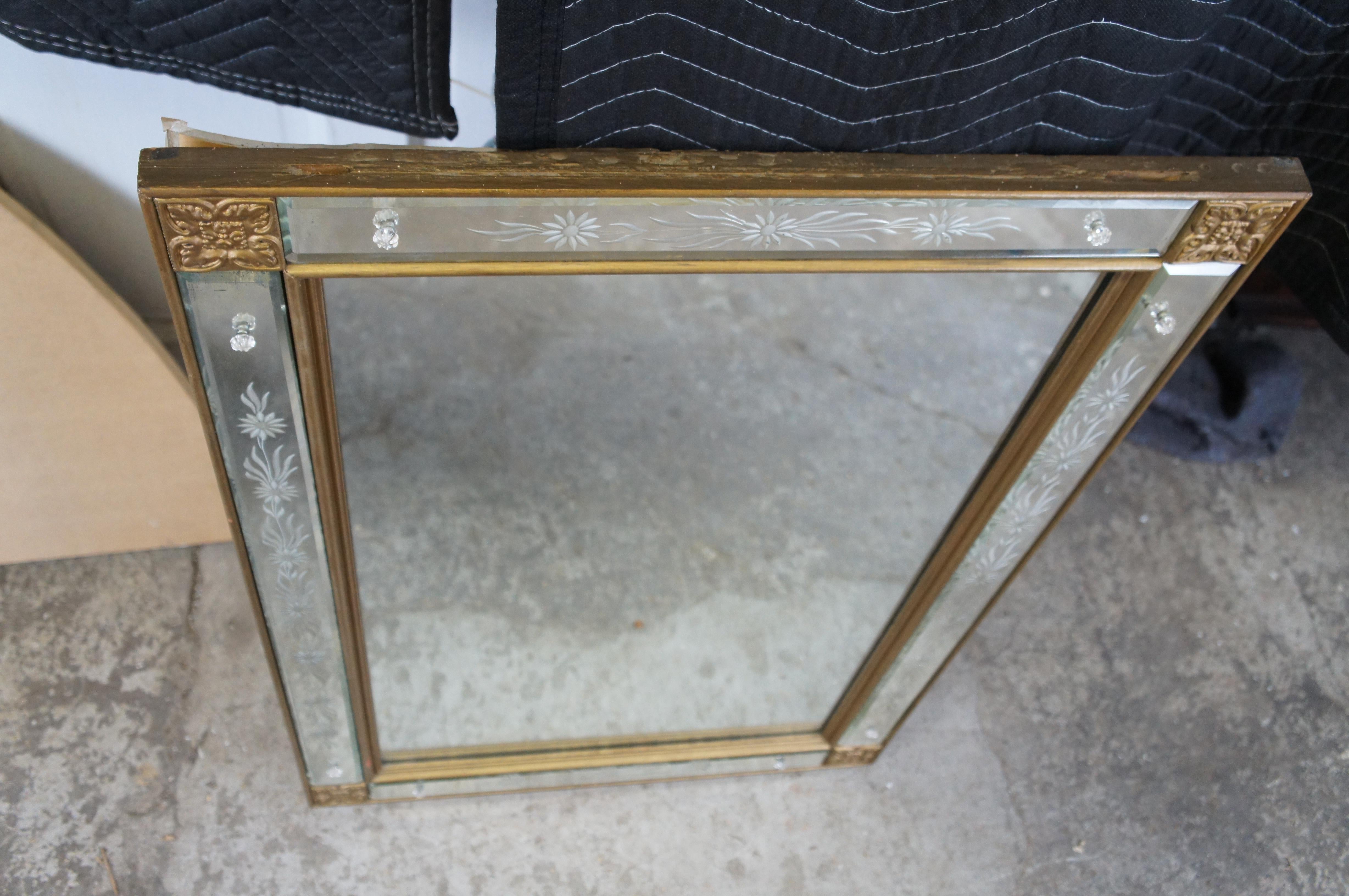 Miroir mural de style vénitien italien vintage gravé et biseauté au-dessus d'une cheminée en vente 3