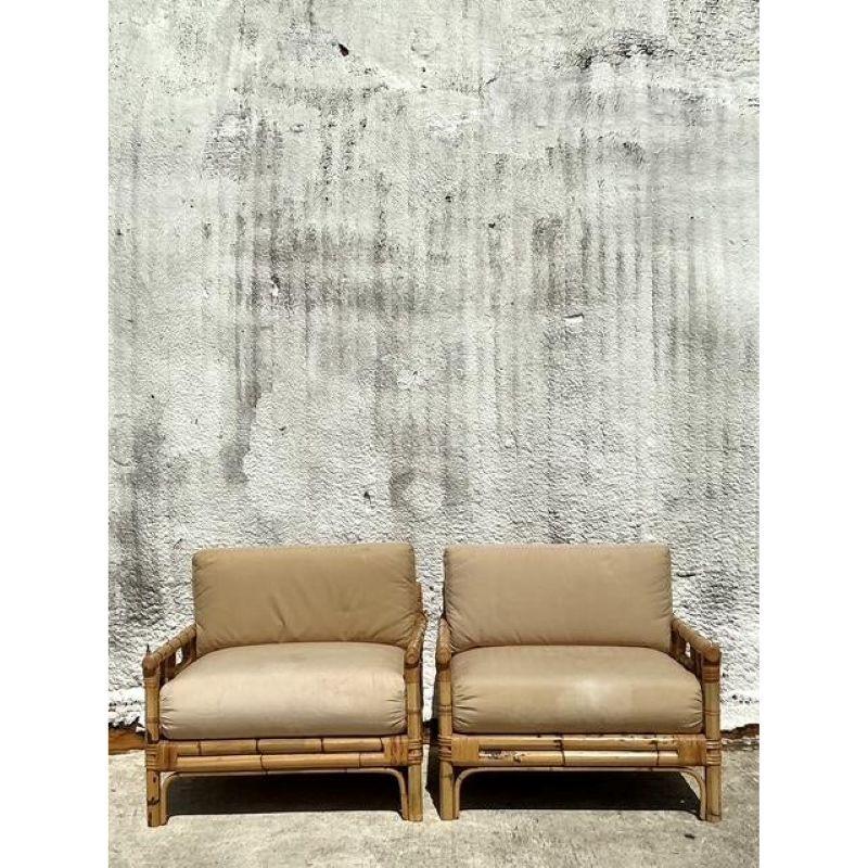 Plongez dans le charme sophistiqué de ces rares et exquises chaises longues italiennes vintage en bambou Vivai Del Sud, proposées en une paire captivante. Réputé pour son travail magistral avec des matériaux naturels, Vivai Del Sud a créé ces pièces