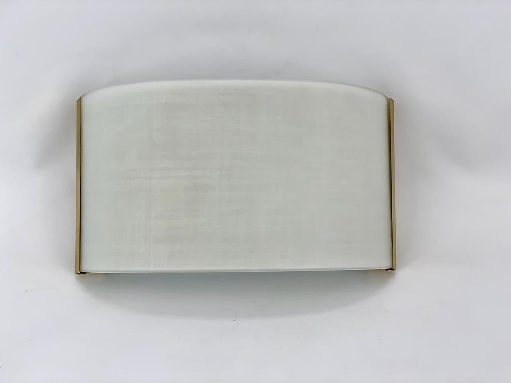 Vetro Applique Vintage Italian Glass con vetro opaco e montatura dorata, serie disponibile in vendita