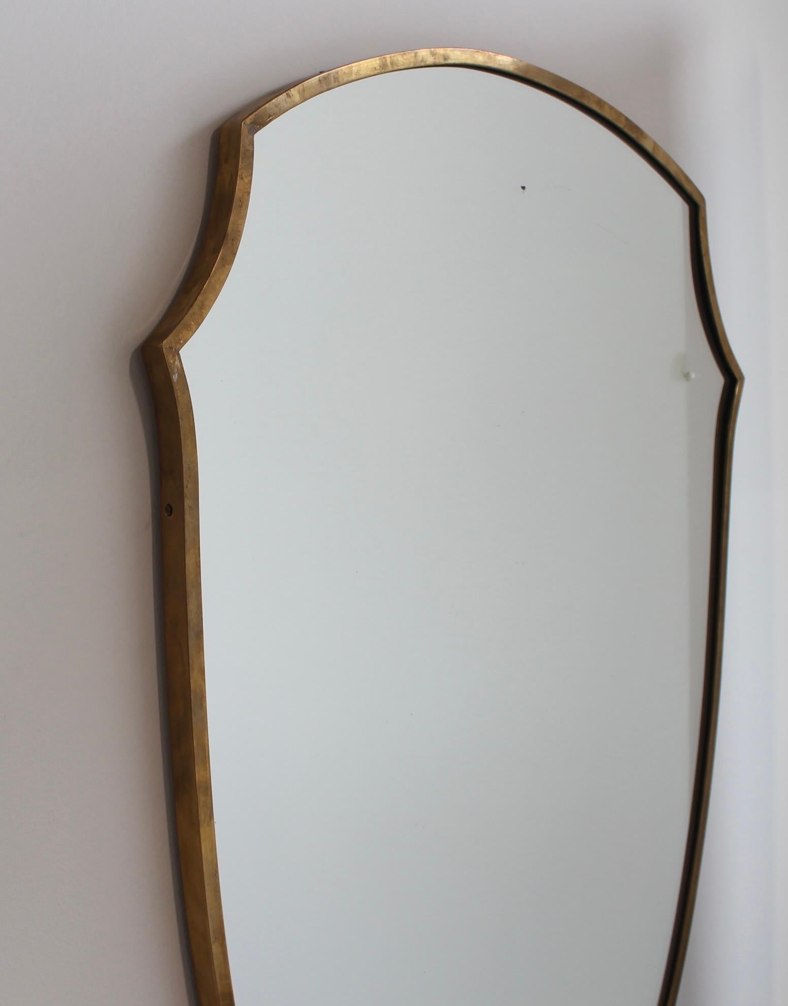 Italienischer Vintage-Wandspiegel mit Messingrahmen (ca. 1950er Jahre) im Zustand „Gut“ im Angebot in London, GB