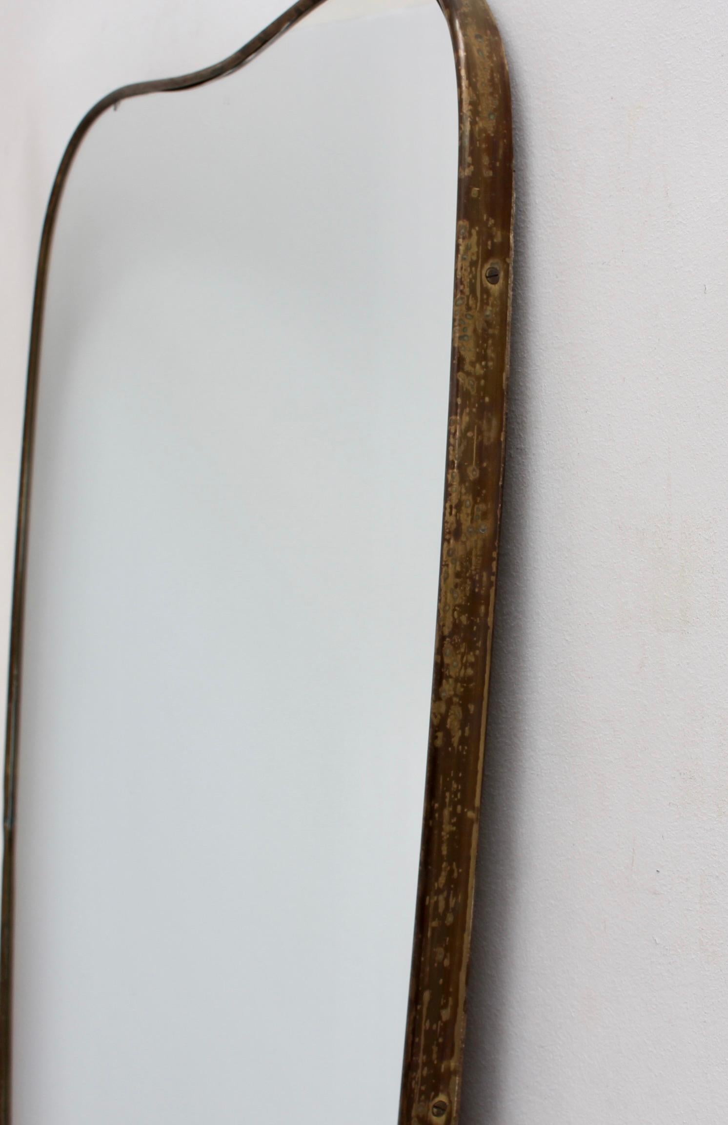 Vintage Italian Wall Mirror with Brass Frame (circa 1950s) - Large For Sale 7