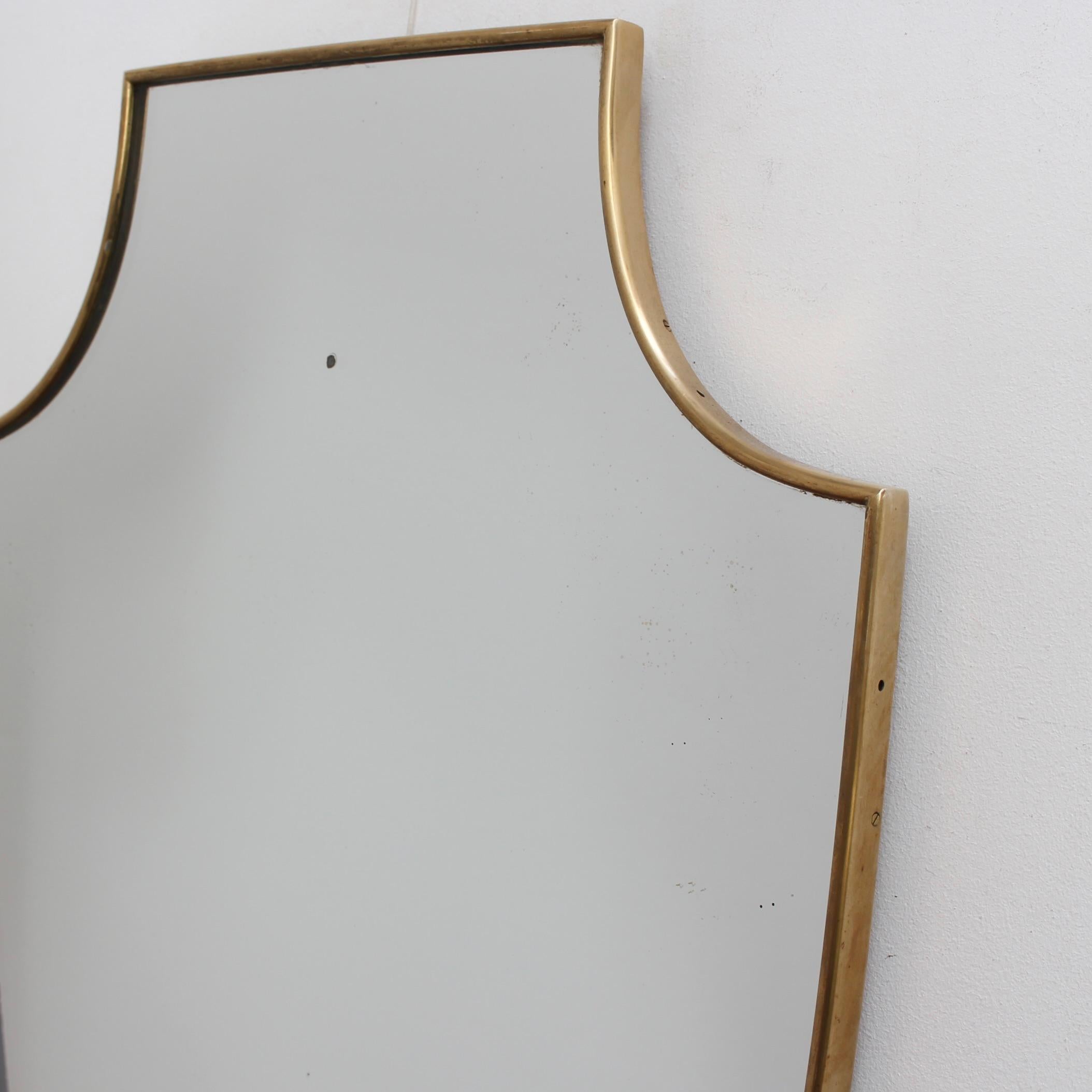 Miroir mural italien vintage avec cadre en laiton (vers les années 1960) en vente 4