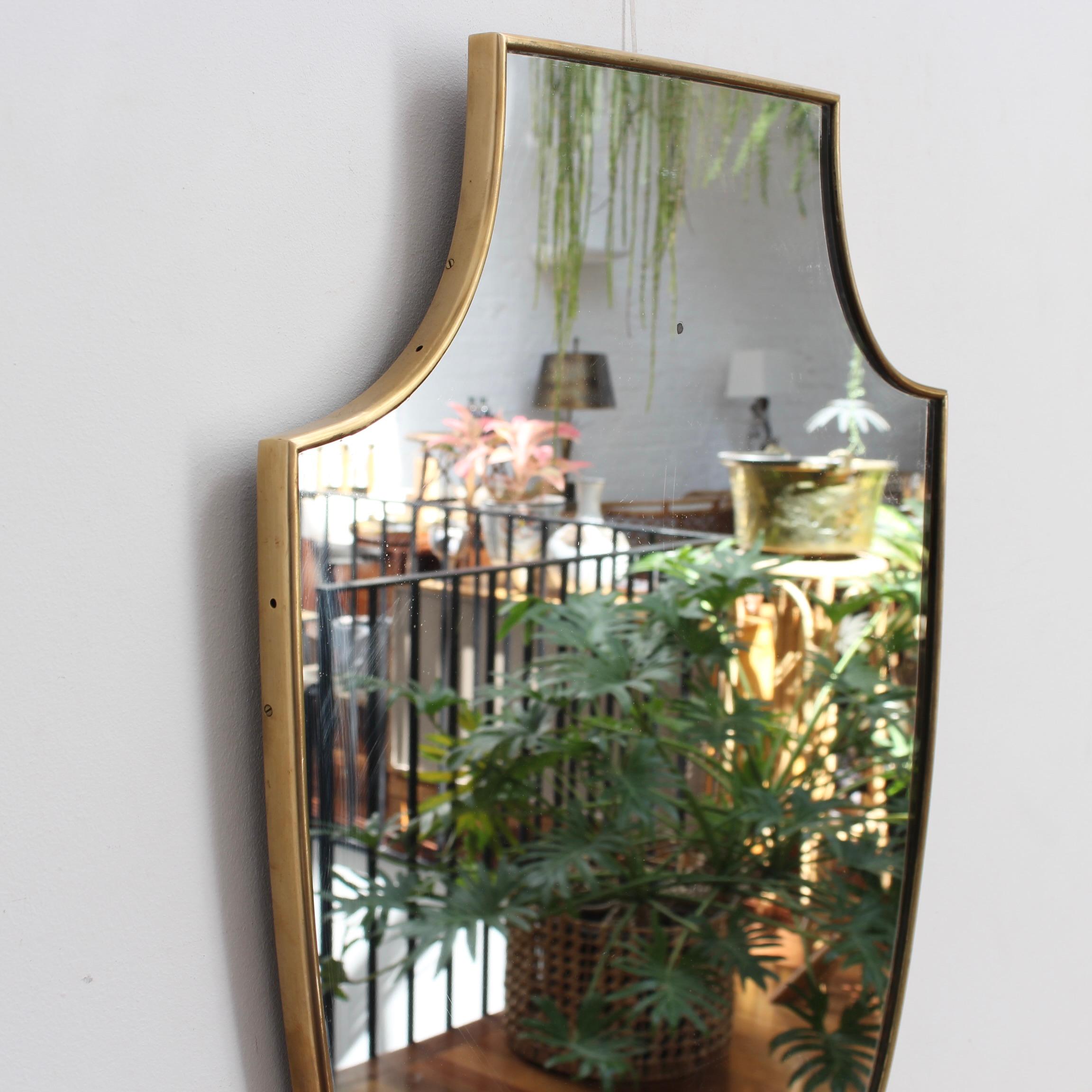 Miroir mural italien vintage avec cadre en laiton (vers les années 1960) État moyen - En vente à London, GB