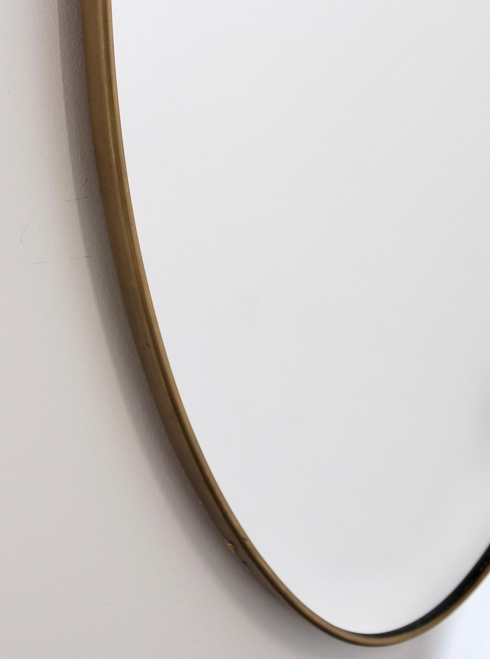 Miroir mural italien vintage avec cadre en laiton (vers les années 1960) Bon état - En vente à London, GB