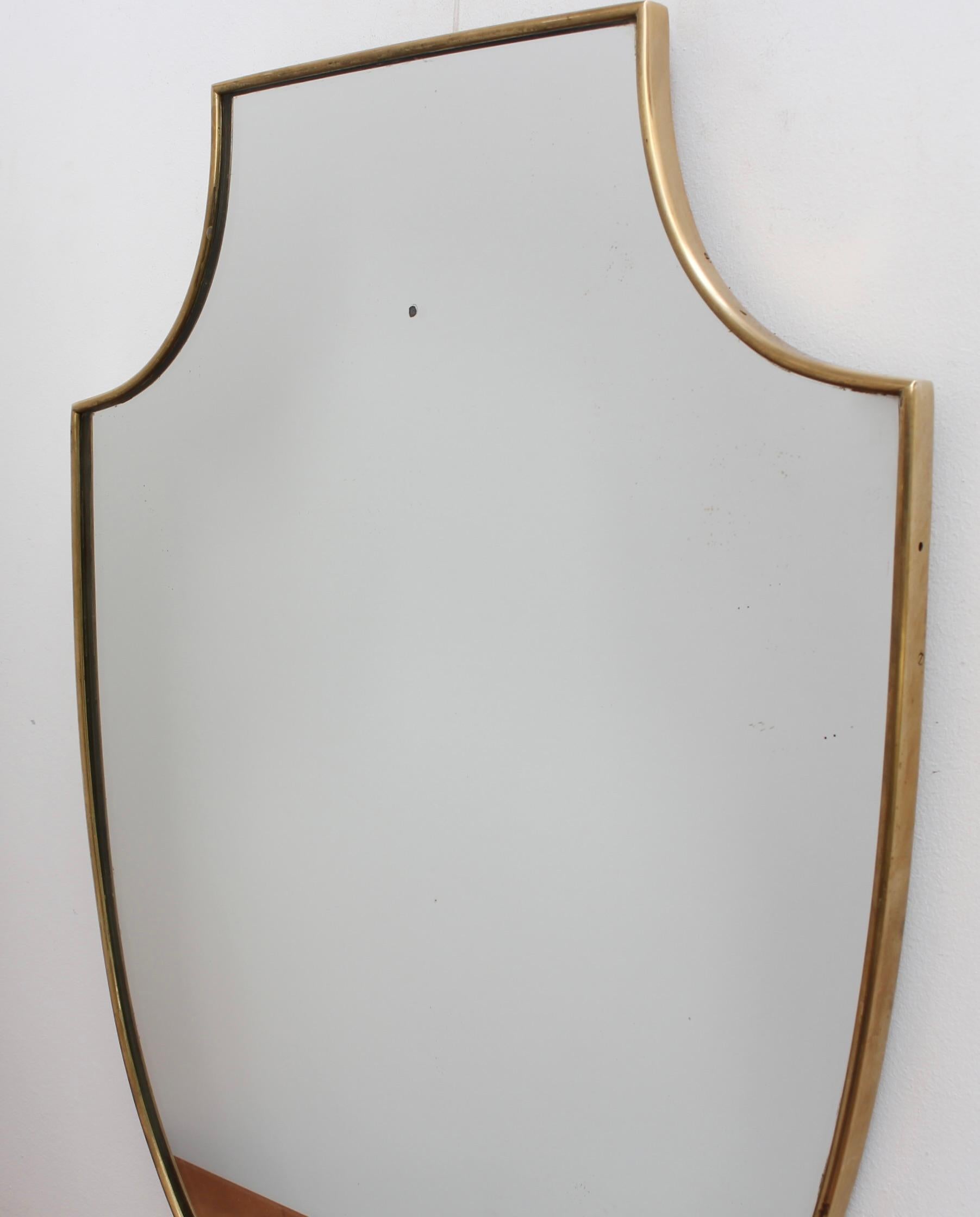 Miroir mural italien vintage avec cadre en laiton (vers les années 1960) en vente 2