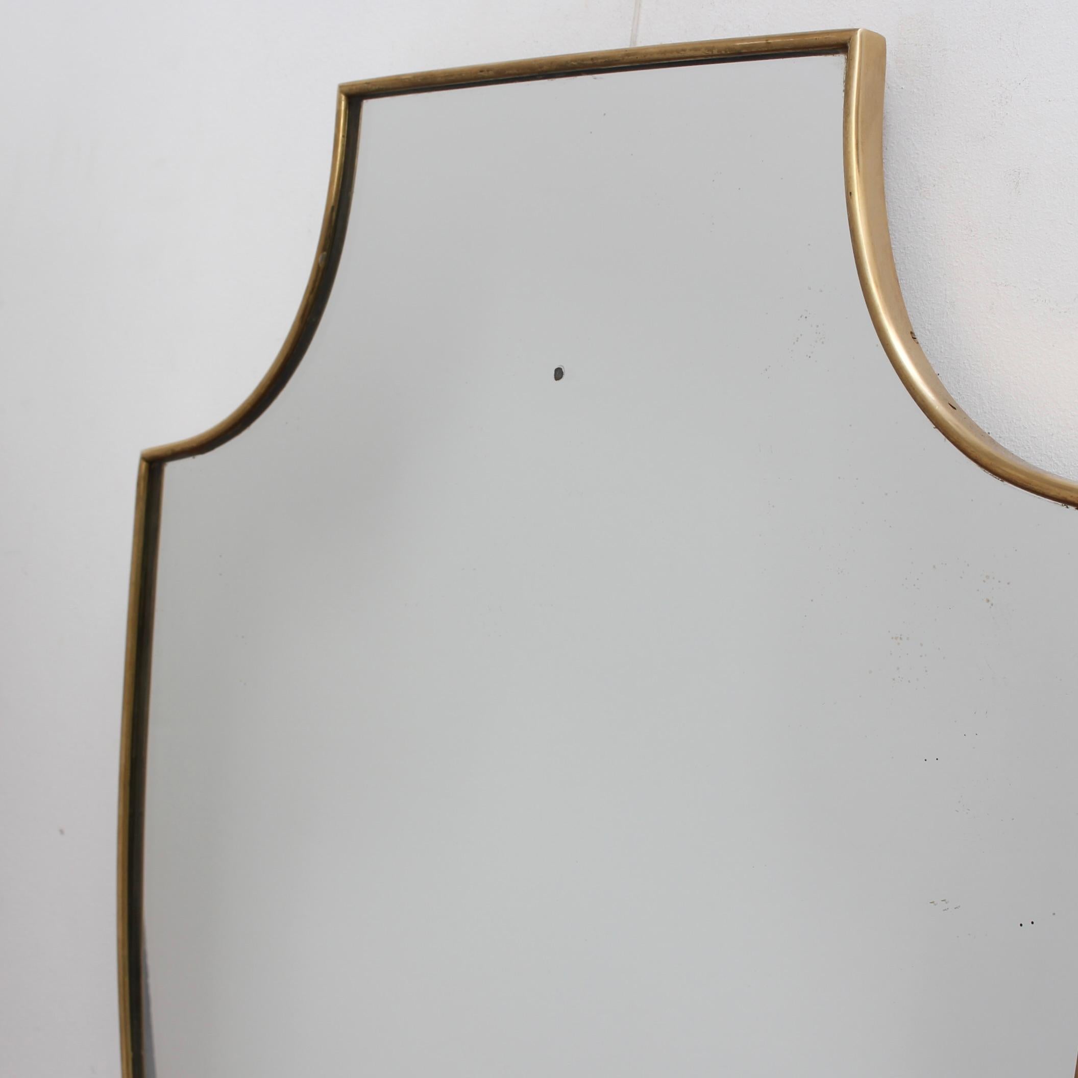 Miroir mural italien vintage avec cadre en laiton (vers les années 1960) en vente 3