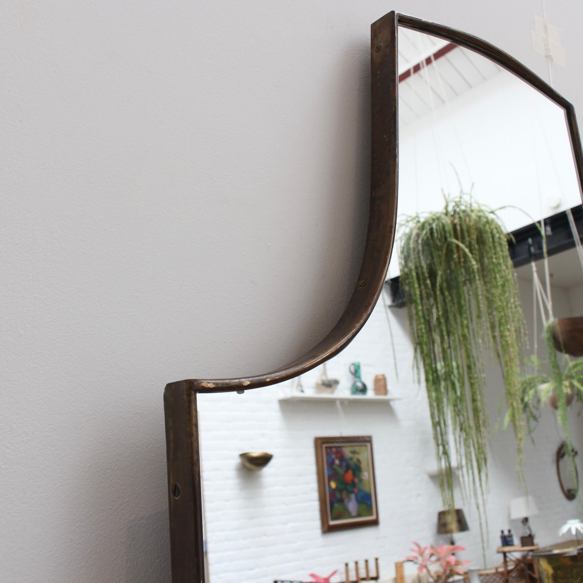 Vintage Italian Wall Mirror with Brass Frame (circa 1960s) - Large For Sale 2