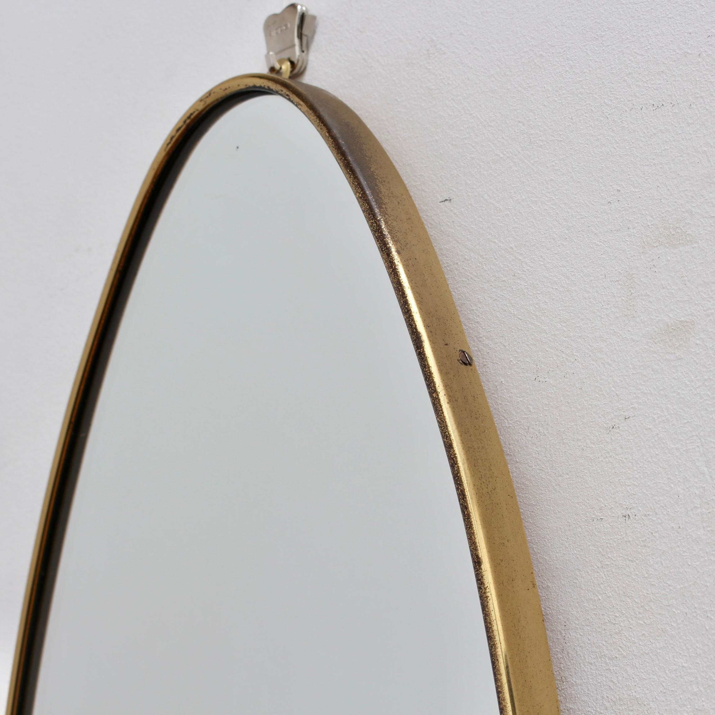Grand miroir mural italien vintage avec cadre en laiton (vers les années 1960) en vente 2