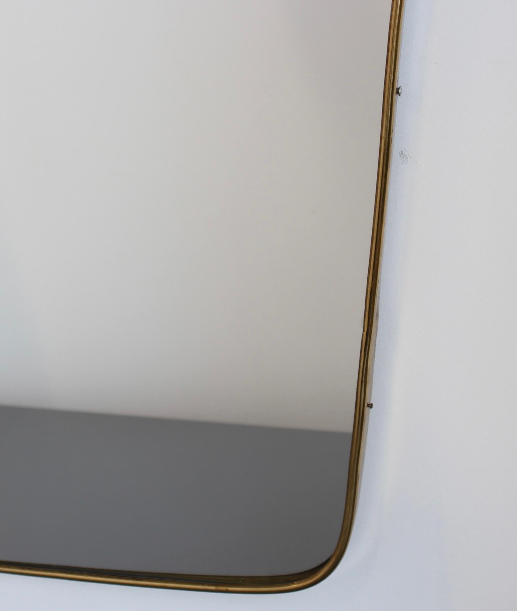 Miroir mural italien vintage avec cadre en laiton (circa 1960) en vente 2