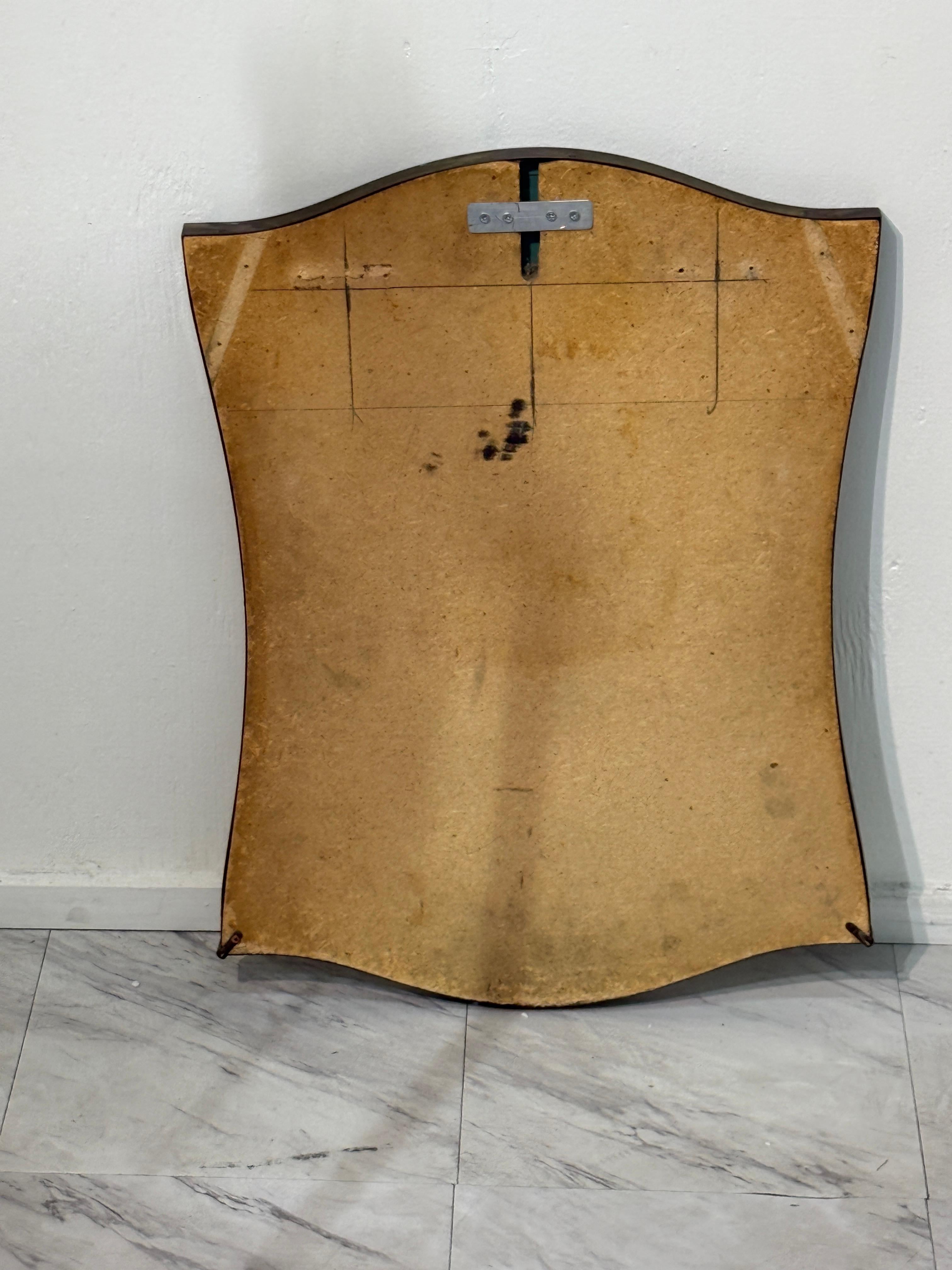 Vintage Italienischer Wandspiegel mit geschwungenem Rahmen 1960er Jahre (Messing) im Angebot