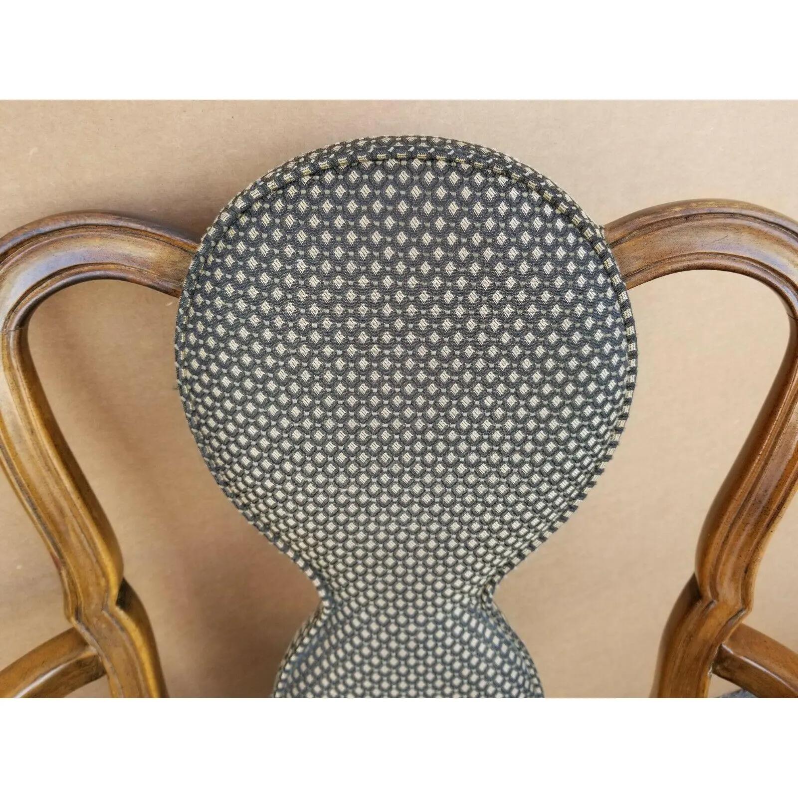 Italienische Akzent-Esssessel aus Nussbaumholz - 2er-Set (Ende des 20. Jahrhunderts) im Angebot