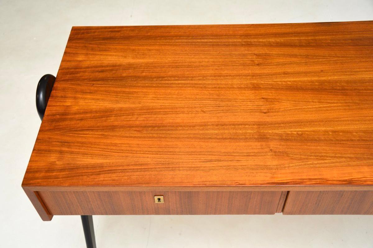 Bureau vintage en noyer italien en vente 4