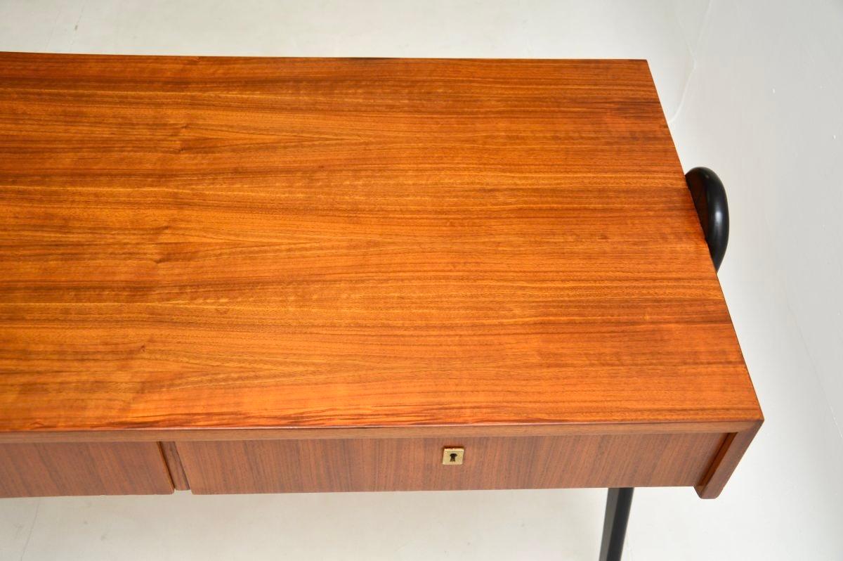 Bureau vintage en noyer italien en vente 5