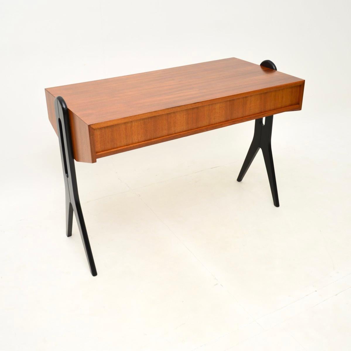 Noyer Bureau vintage en noyer italien en vente