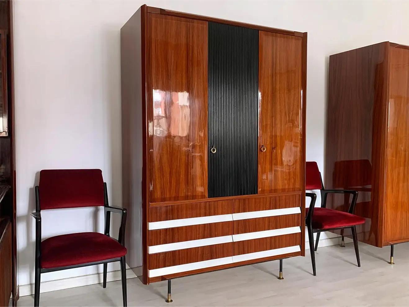 Vintage Italian Wardrobe, Walnut, Fluted Wood, Brass Feet 1950s italian For Sale 7