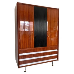 Armadio italiano vintage, Wood, legno scanalato, piedini in ottone 1950s italian