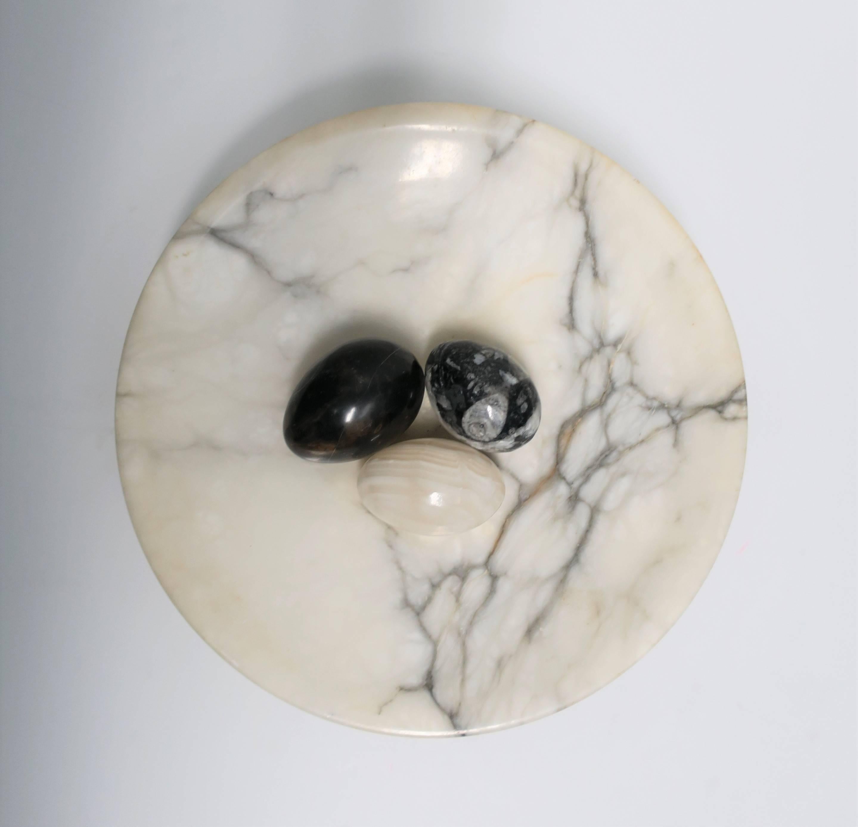 Italian Black and White Marble Tazza Compote or Centerpiece Bowl In Good Condition In New York, NY