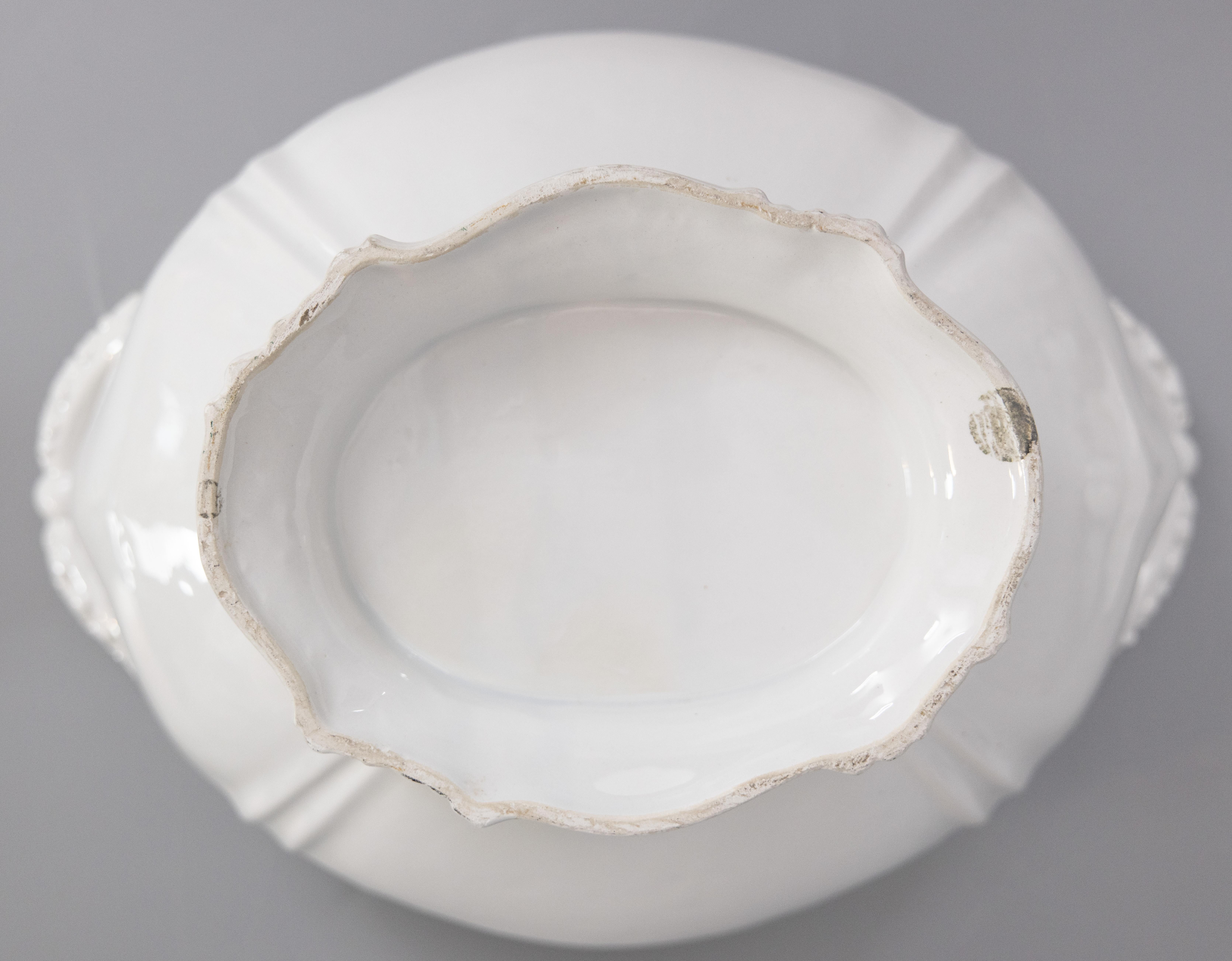 Vintage Italian White Blanc De Chine Creamware Trompe L'Oeil Fruit Soup Tureen im Angebot 3
