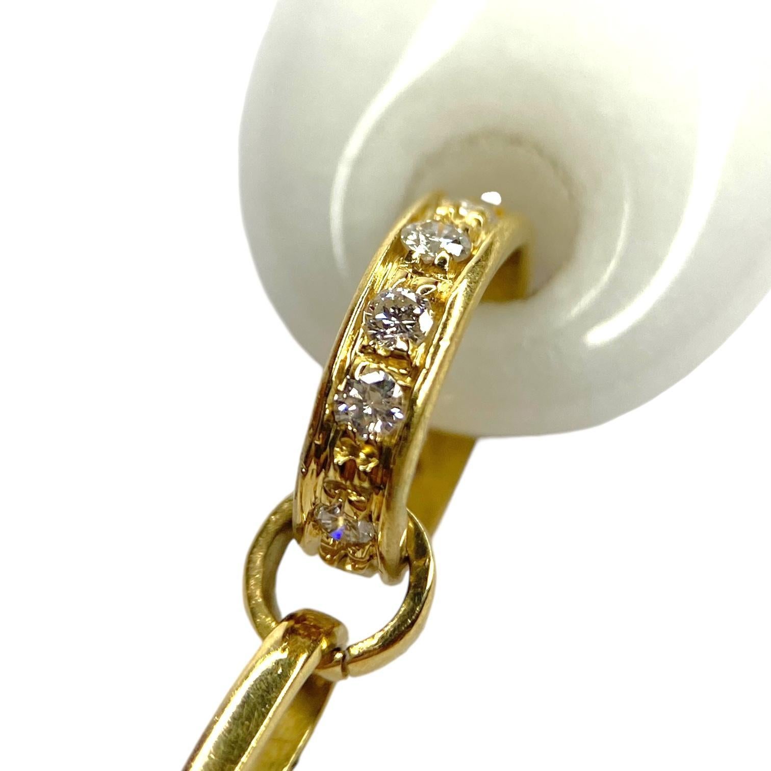 Vintage Italian White Coral and Diamond 18K Gold Bracelet In Good Condition For Sale In Henderson, NV