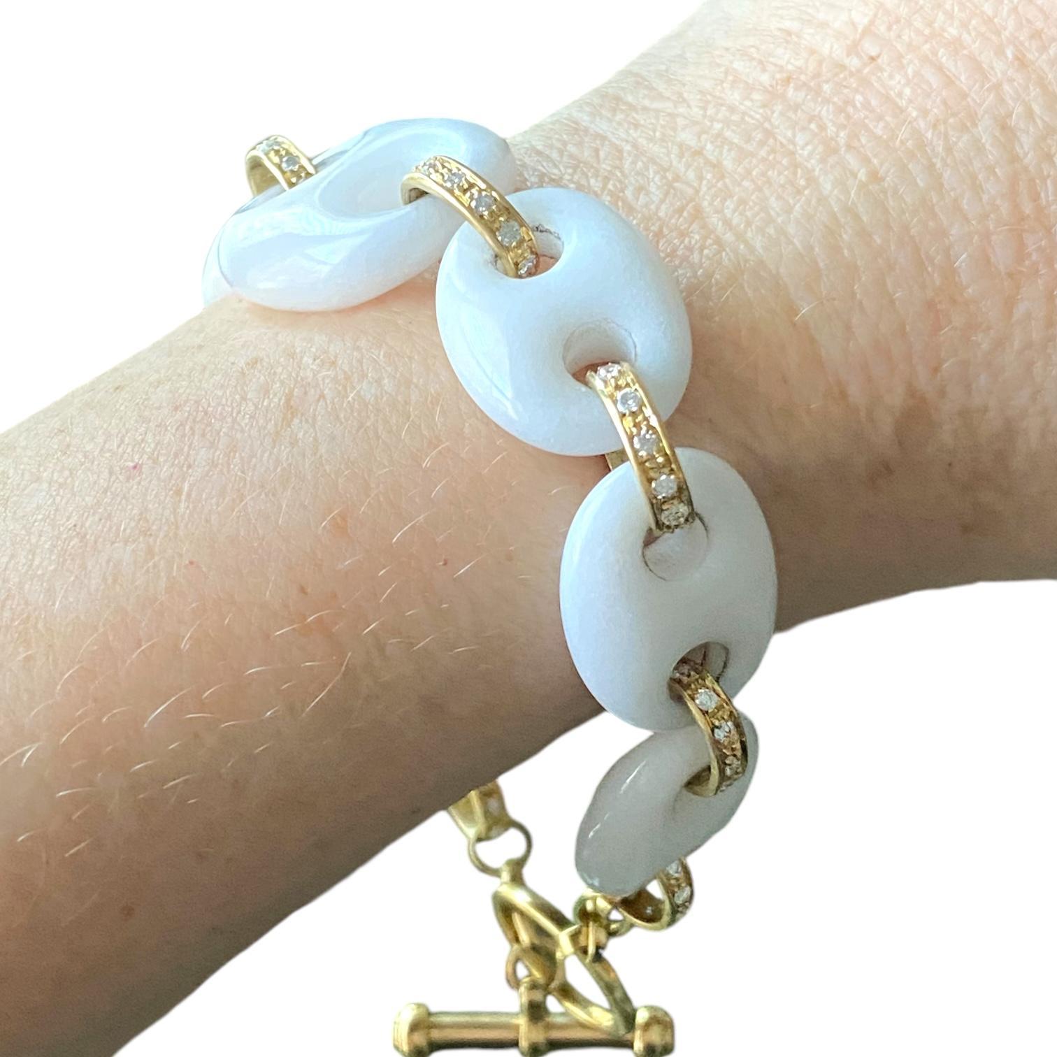 Vintage Italian White Coral and Diamond 18K Gold Bracelet For Sale 2
